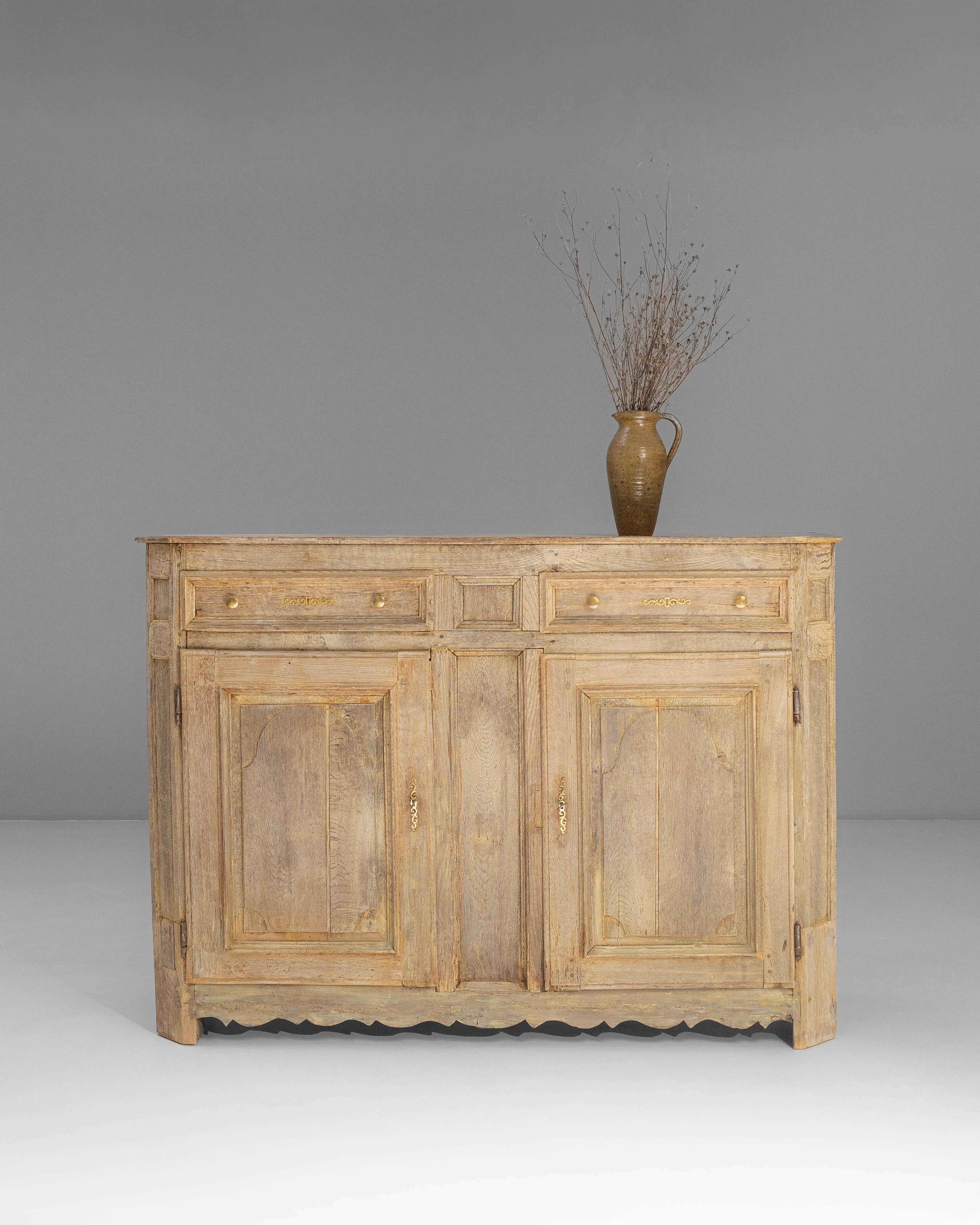 1850s French Provincial Oak Buffet In condizioni buone in vendita a High Point, NC