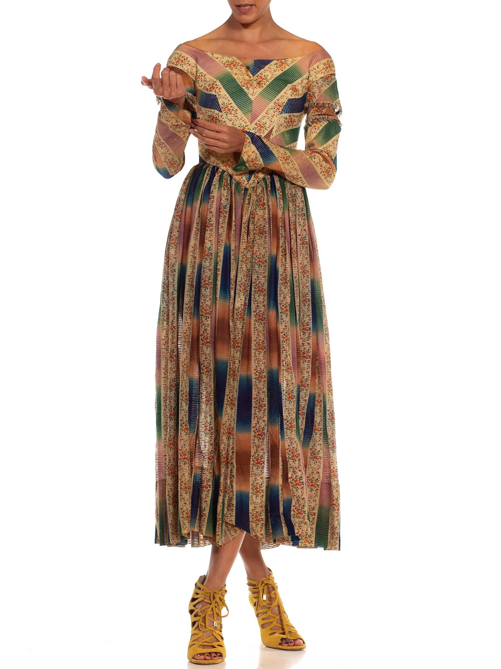 1850er Grünes & rosafarbenes Kleid aus Bio-Baumwoll mit Blumen- Ombre-Druck im Angebot 1