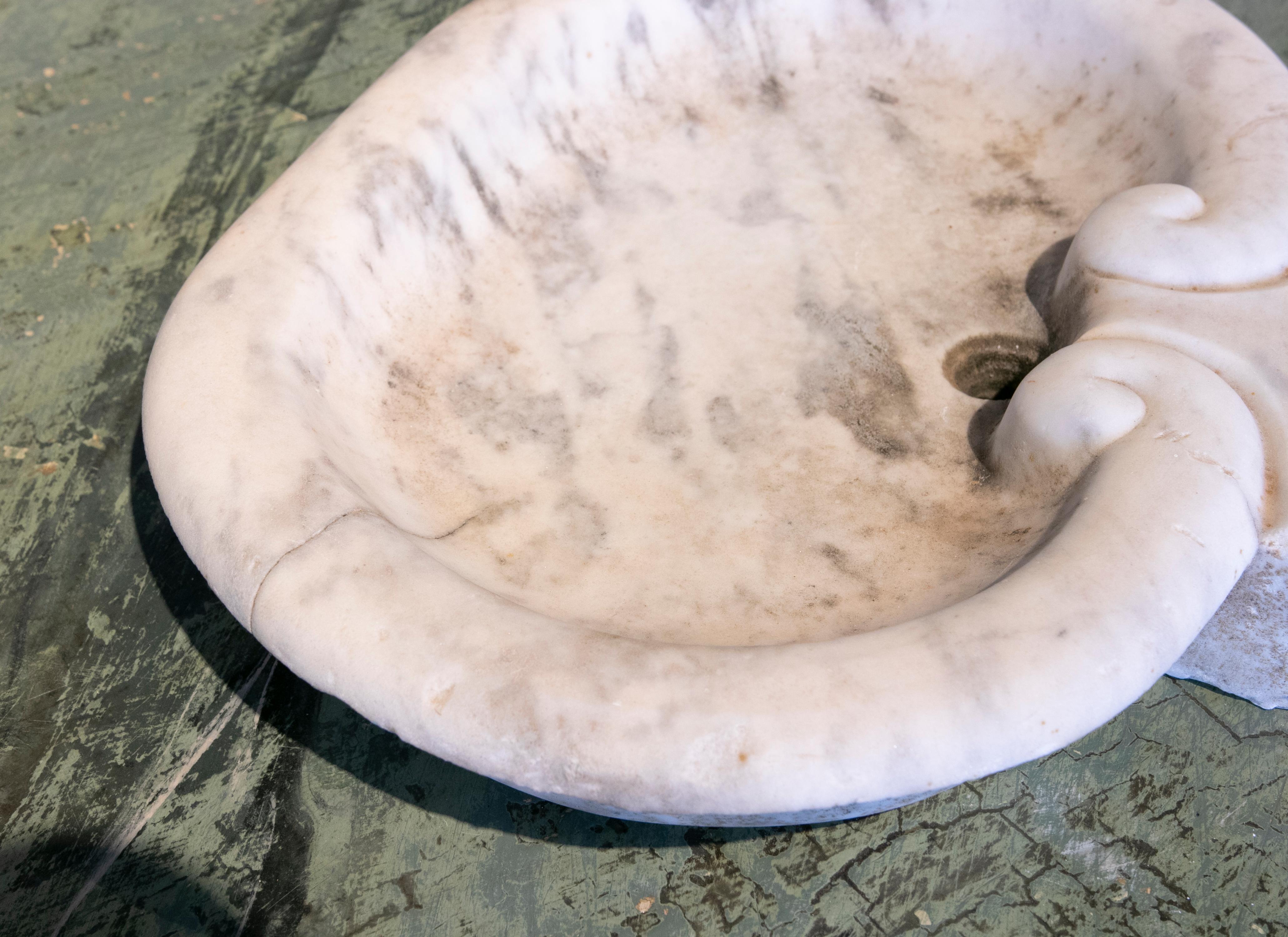 1850s Hand-Carved Marble Shell of Holy Water For Sale 3