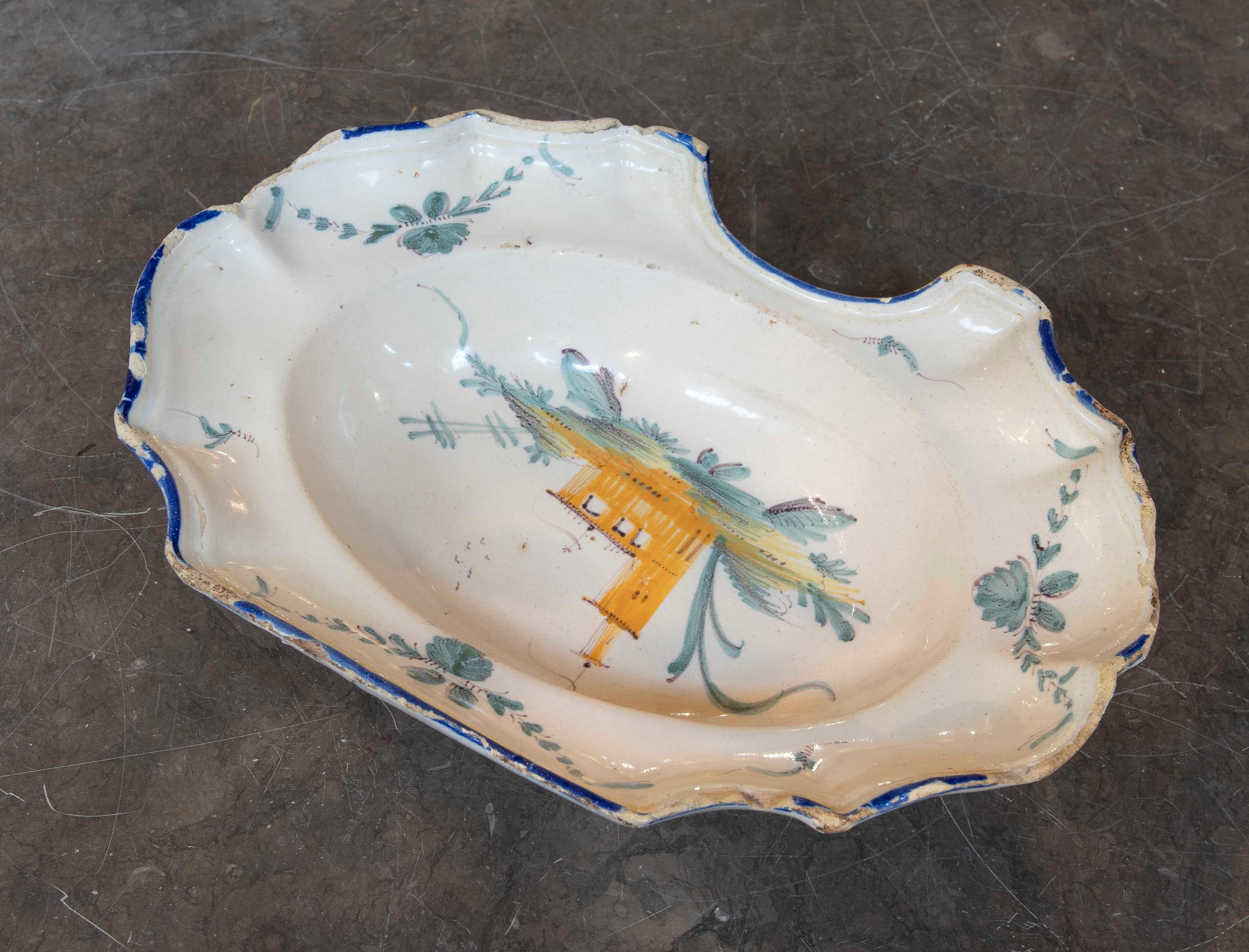 1850 Pintado a mano  Plato de cerámica decorativo de estilo europeo Mediados del siglo XIX en venta