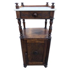 table de nuit italienne des années 1850 Marbre de Carrara Design spécial Noyer massif sculpté
