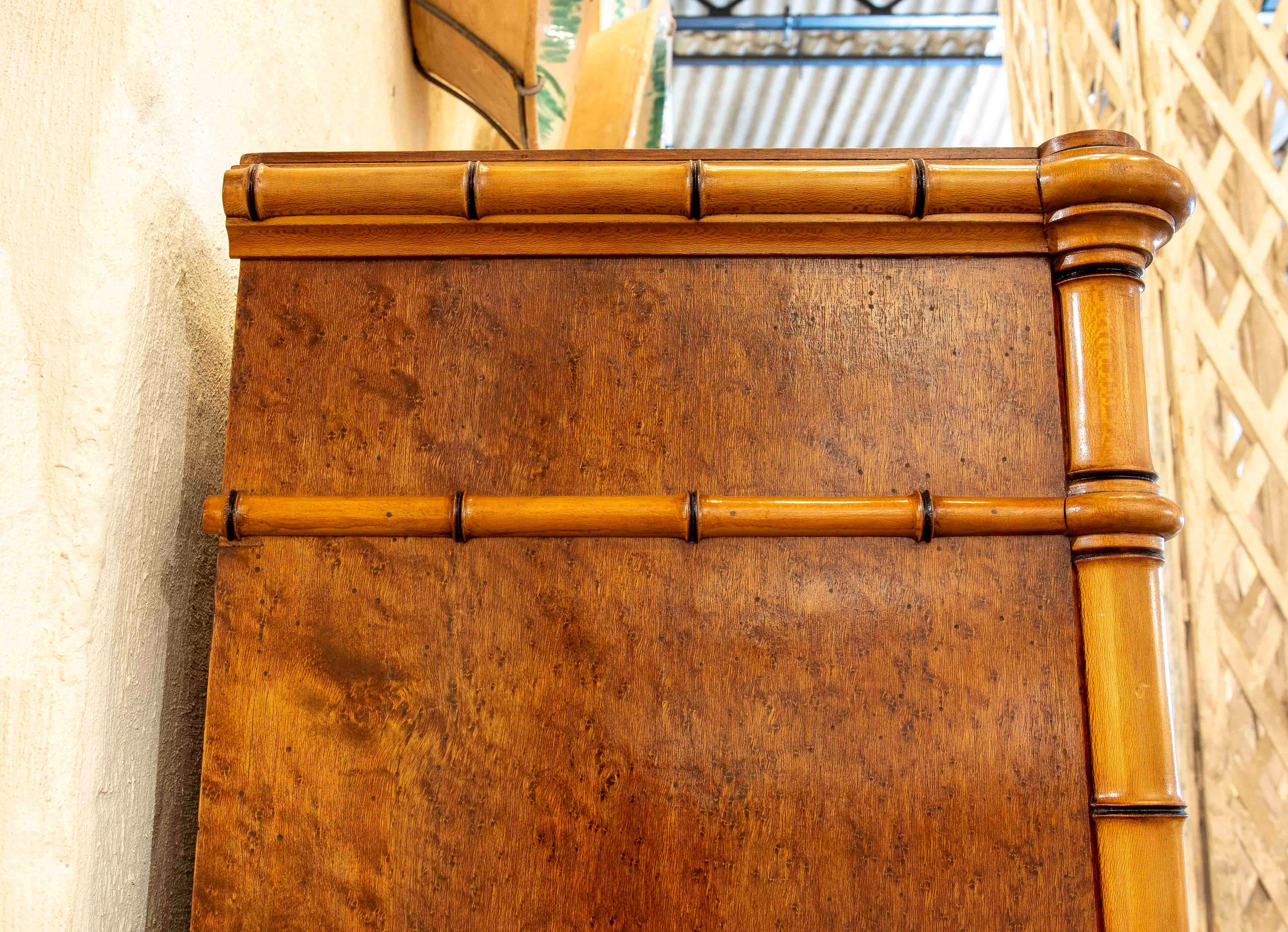 Secreter estilo Luis XVI de 1850 en madera de abedul con decoración de caña de bambú de imitación en venta 10