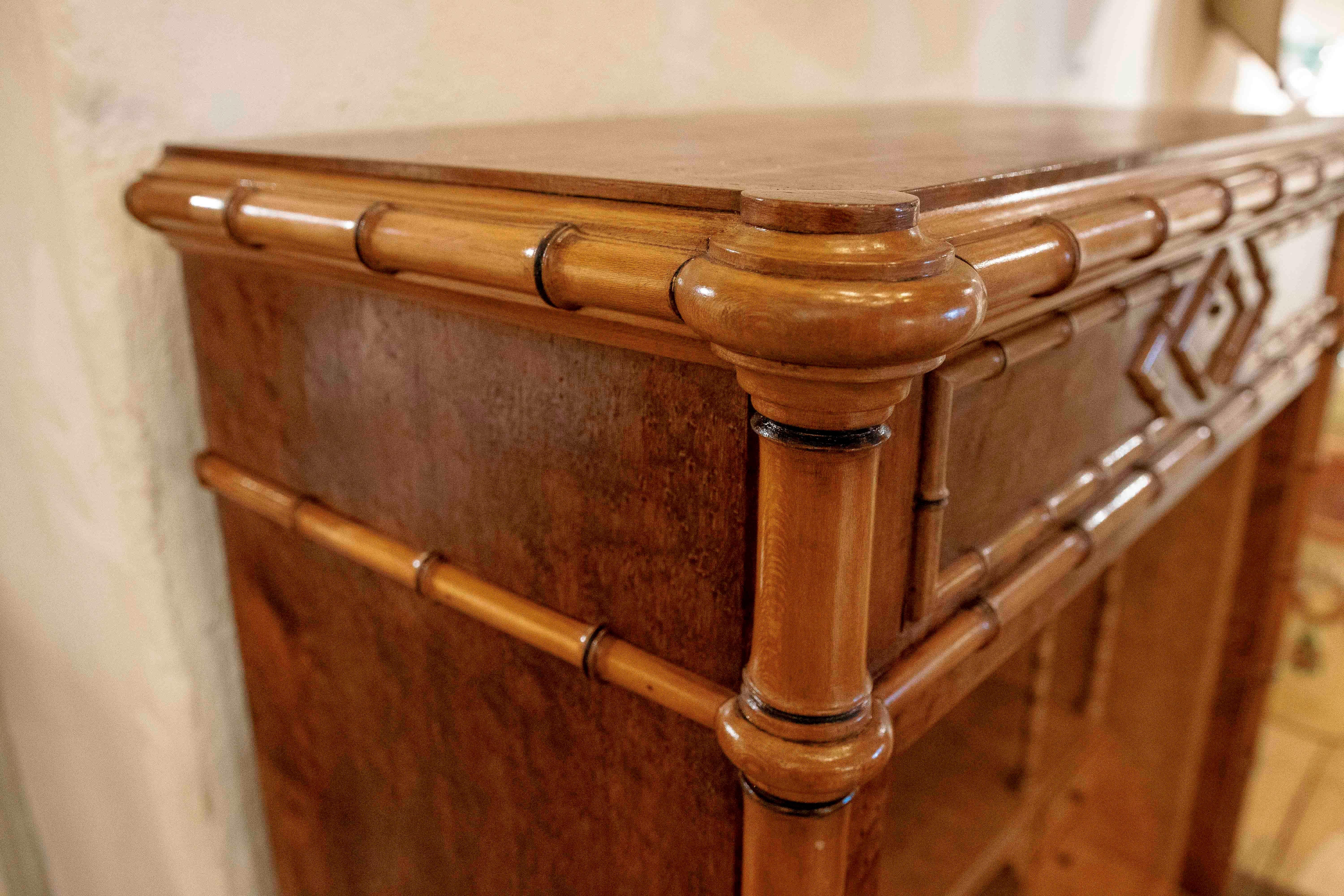 Secreter estilo Luis XVI de 1850 en madera de abedul con decoración de caña de bambú de imitación en venta 11