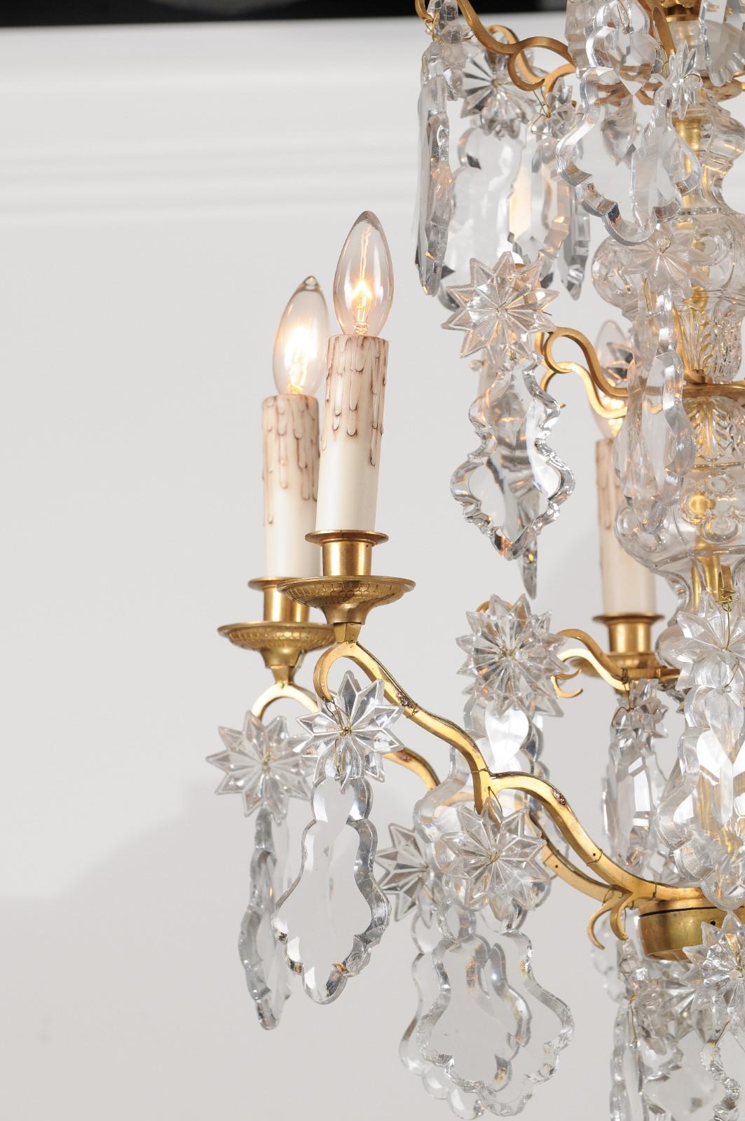XIXe siècle Lustre Napoléon III à six lumières en cristal et laiton avec pendeloques, années 1850 en vente