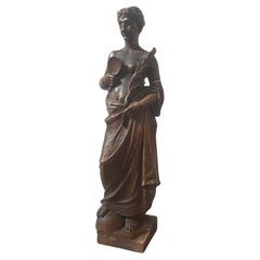 Scultura neoclassica in legno di noce intagliato a mano raffigurante una bagnante romana