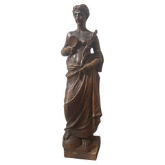 Escultura italiana neoclásica de 1850 tallada a mano en nogal de una bañista romana