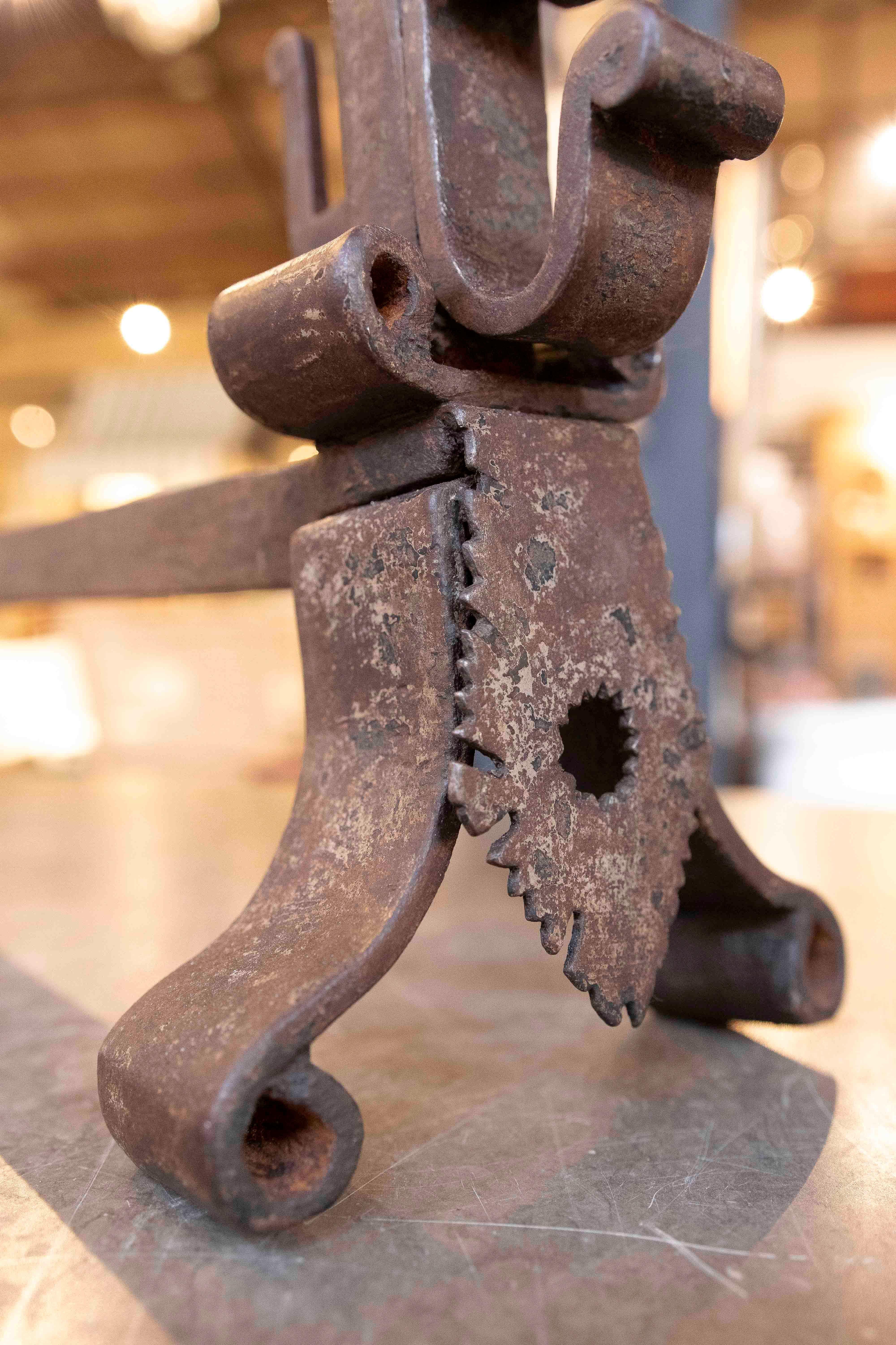 Coppia di antichi Morillos in ferro battuto per caminetto del 1850 in vendita 4