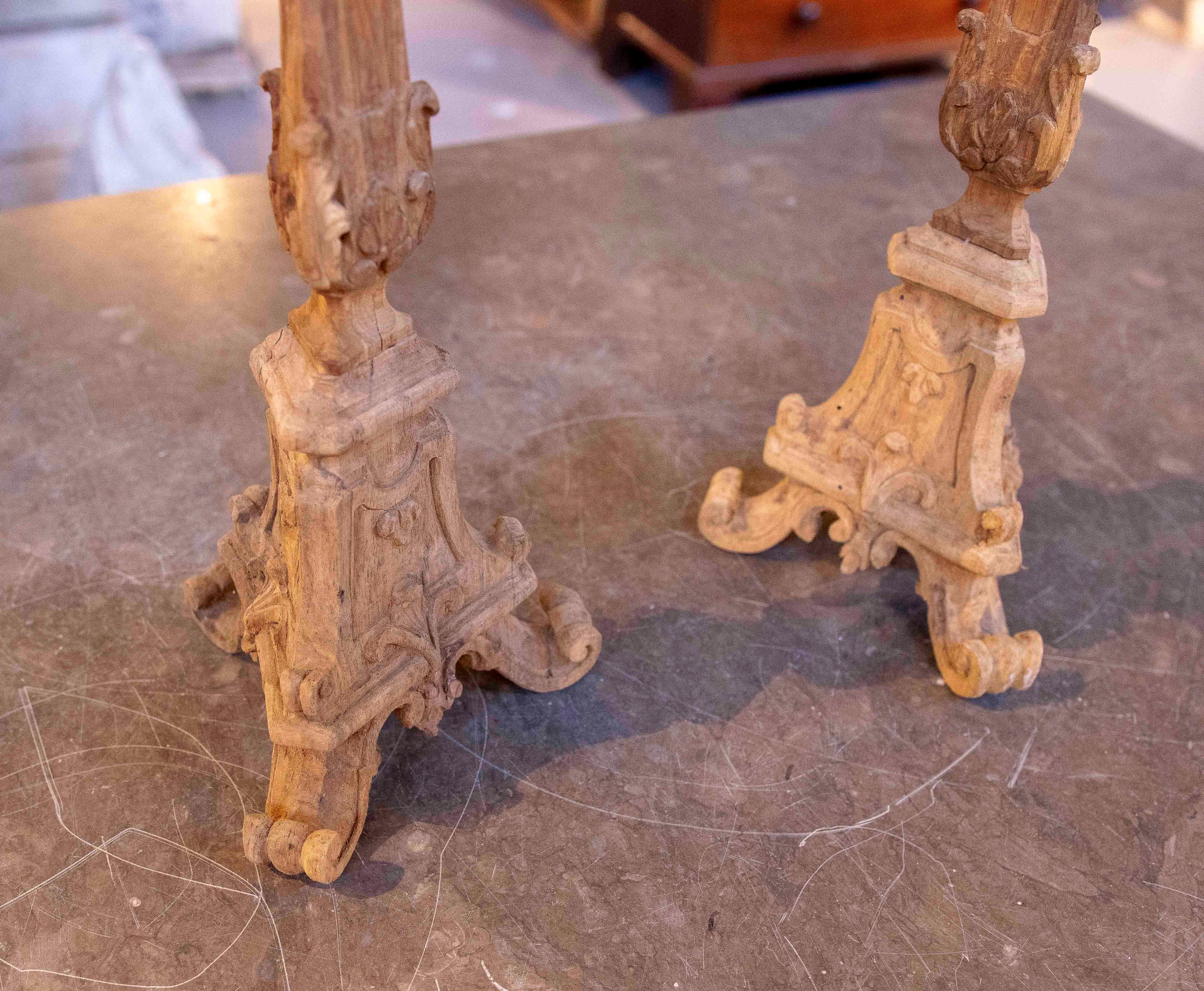 1850s Pair of Baroque Candlesticks in Carved Wood with Tripod Base For Sale 8