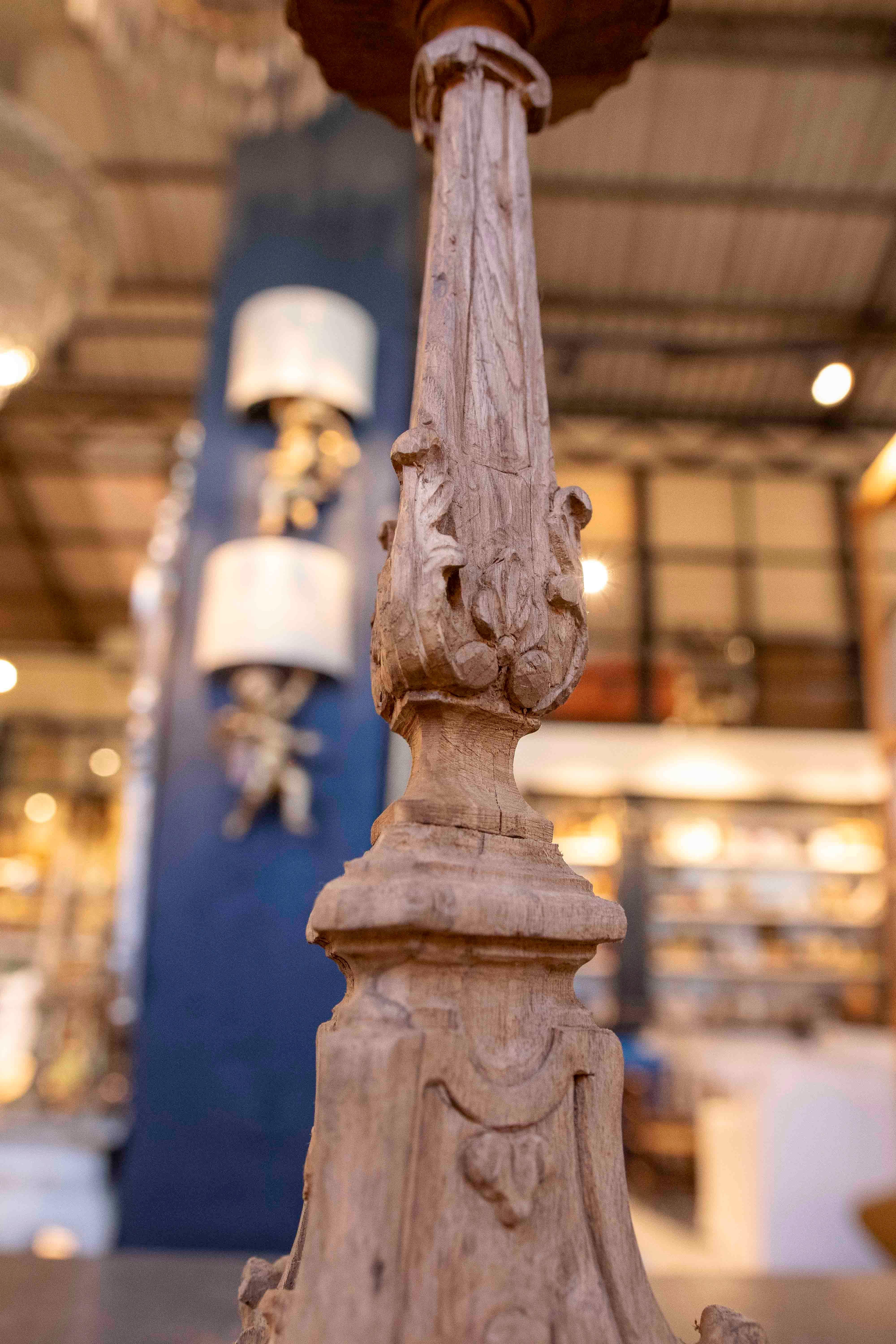 1850s Pair of Baroque Candlesticks in Carved Wood with Tripod Base In Good Condition For Sale In Marbella, ES