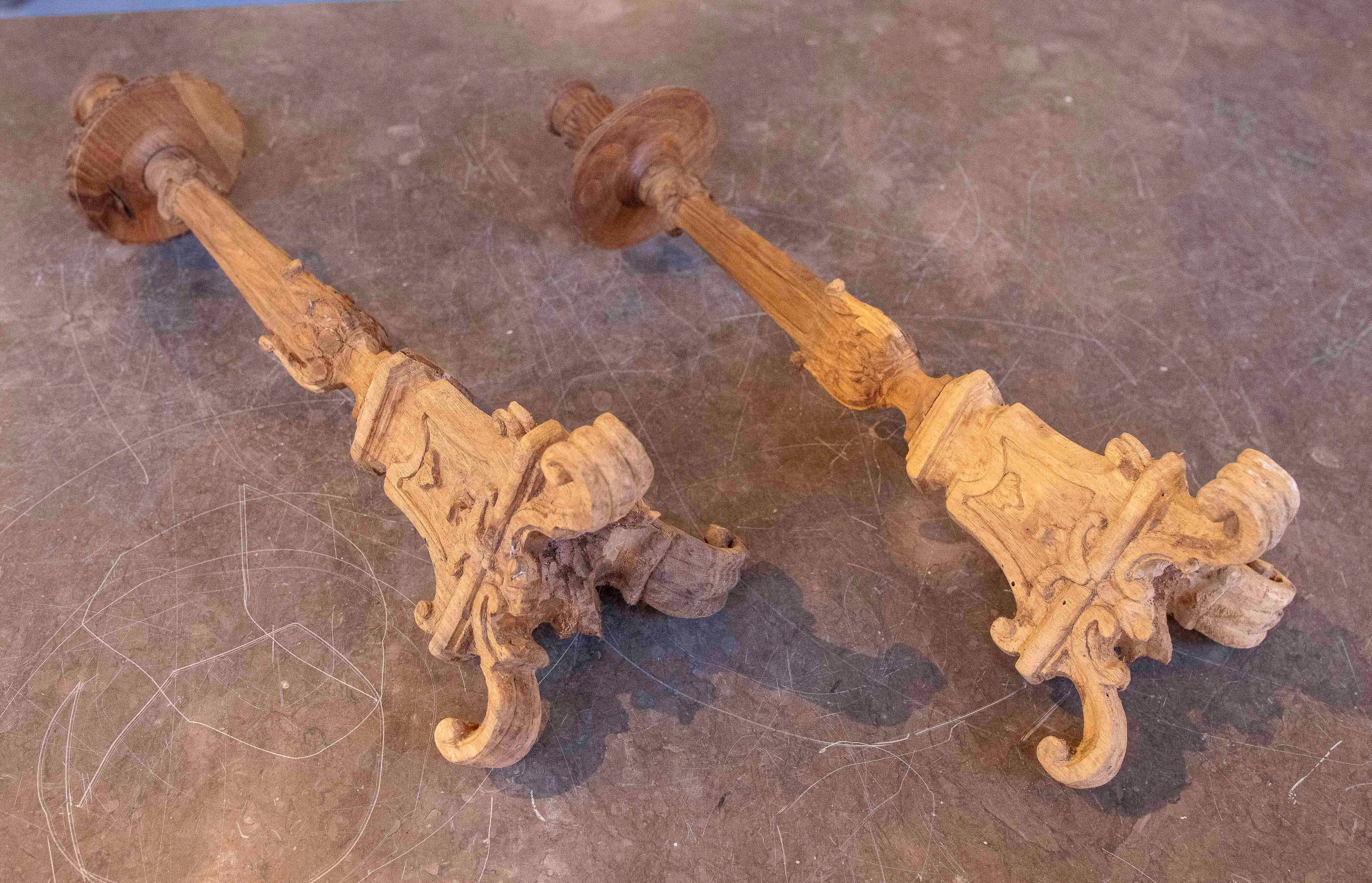 1850s Pair of Baroque Candlesticks in Carved Wood with Tripod Base For Sale 2