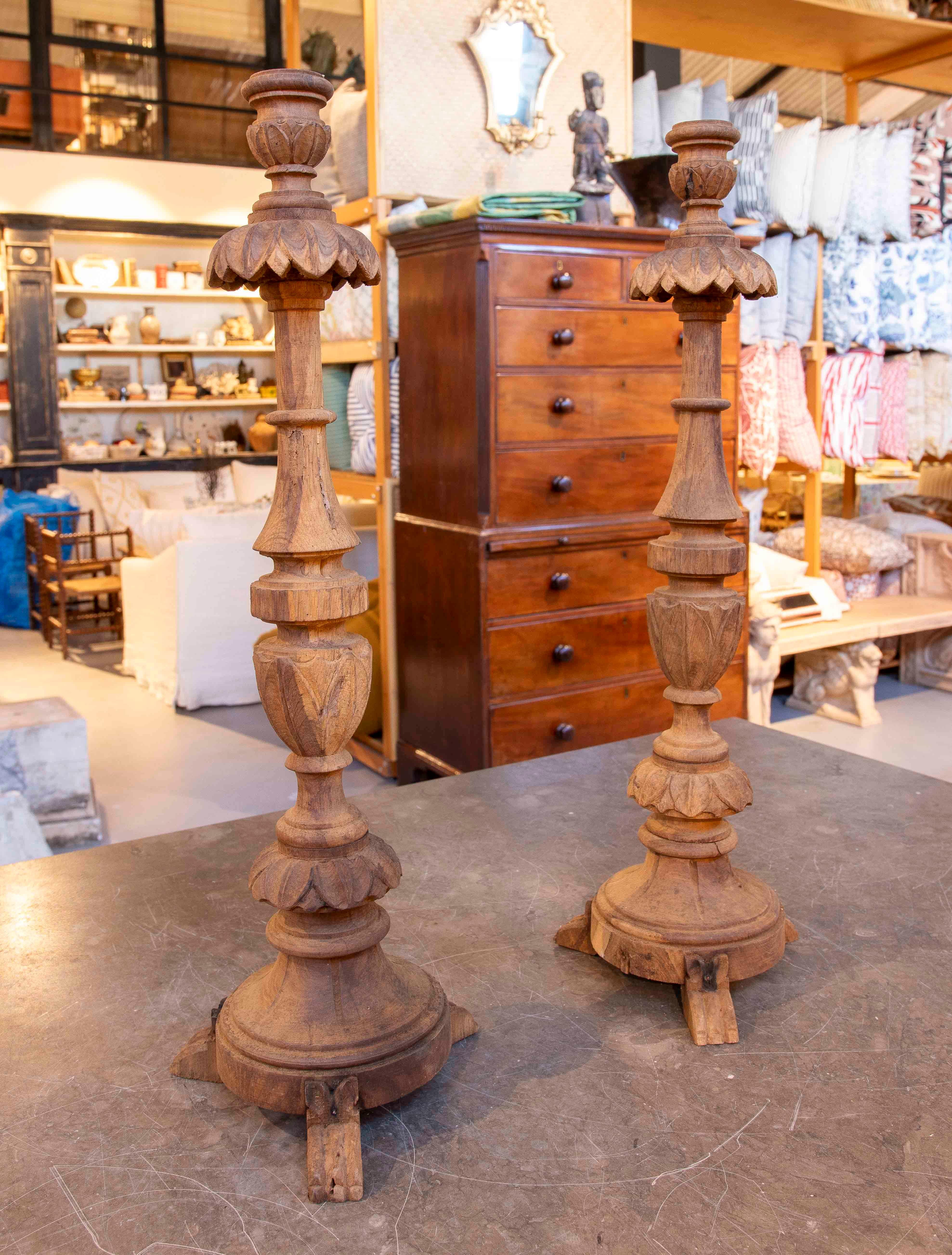 Spanish 1850s Pair of Candlesticks Carved in Natural Wood For Sale
