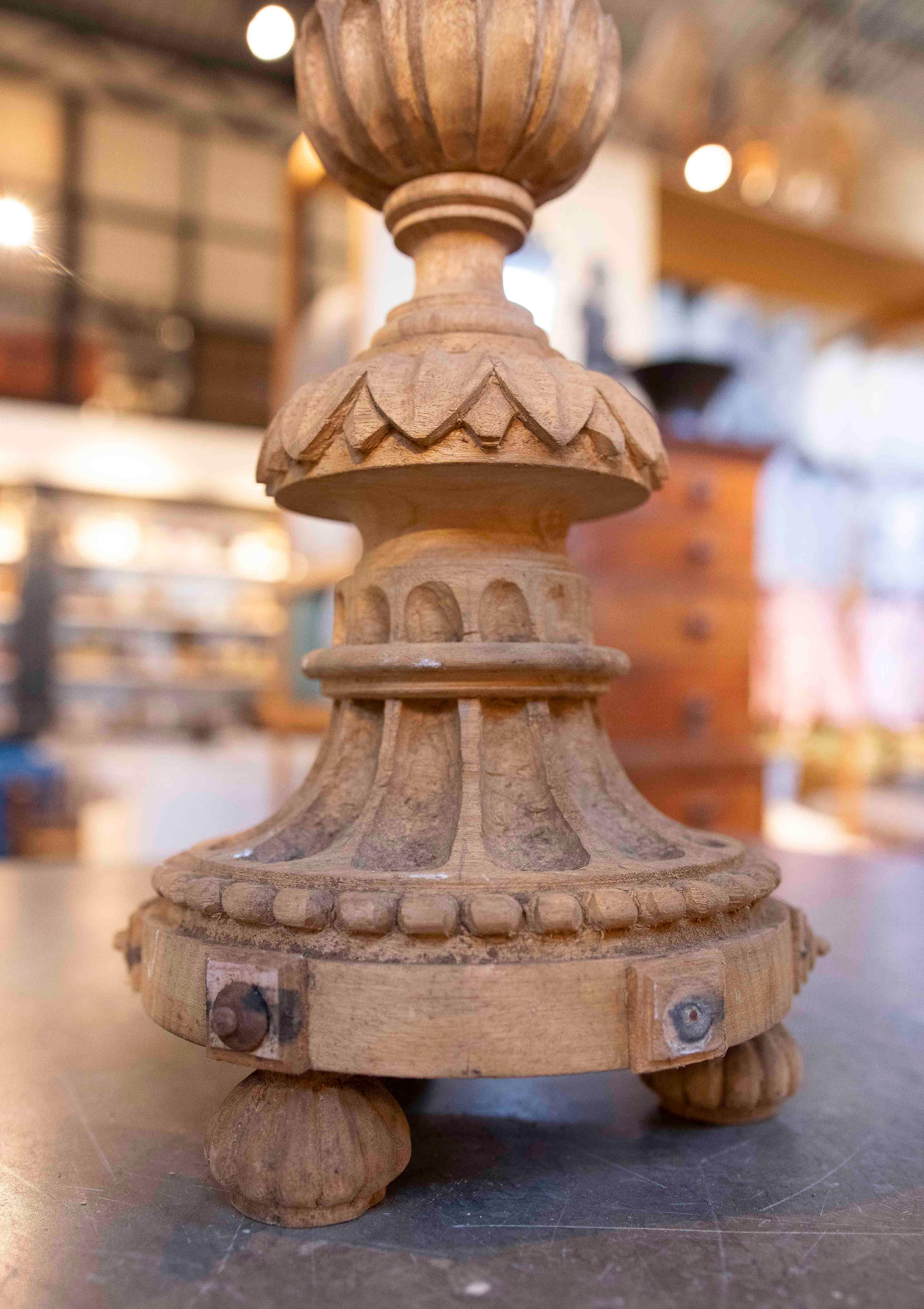 Hand-Carved 1850s Pair of Carved Wooden Candlesticks with Fluted Bases For Sale
