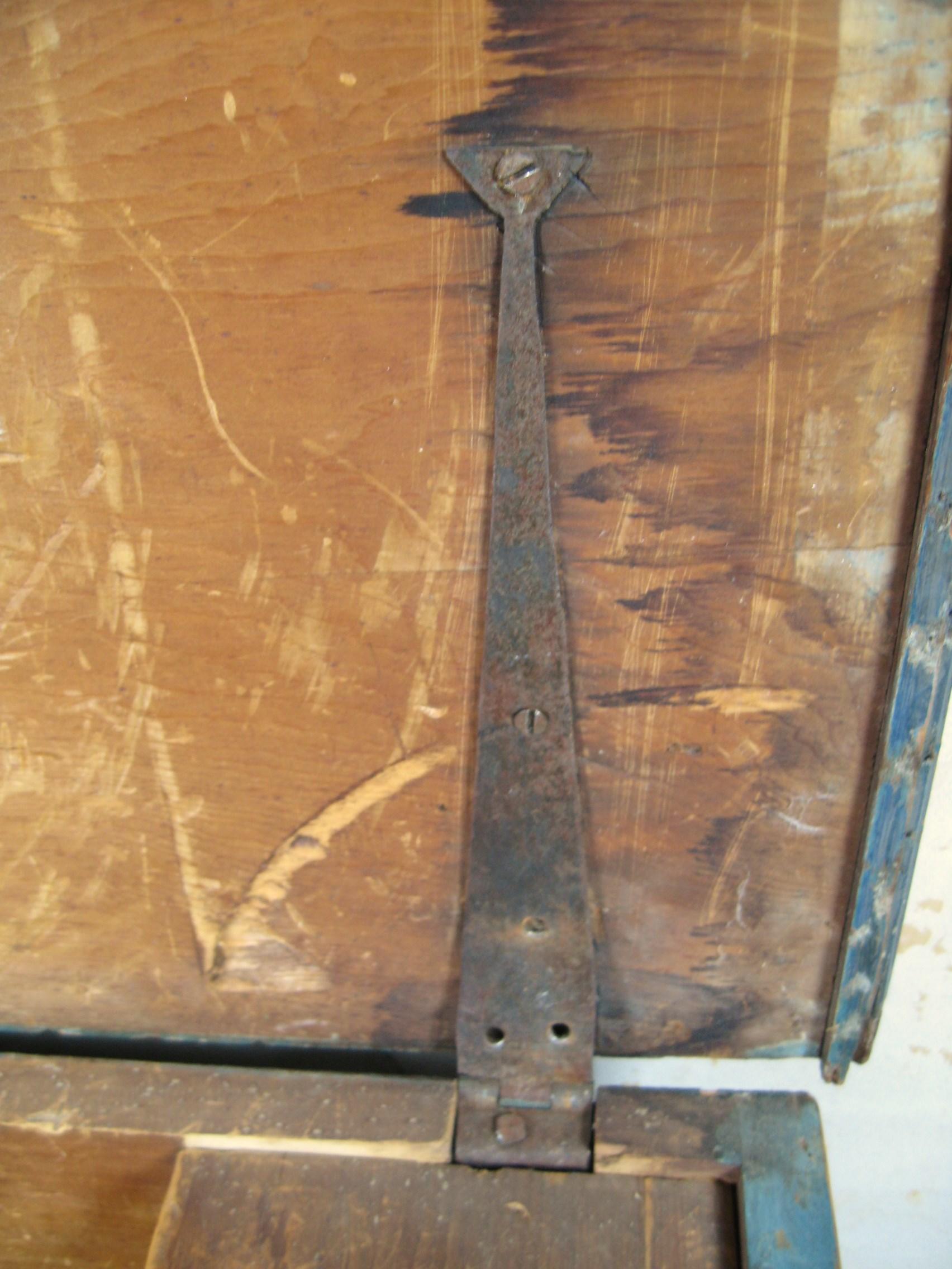 Coffre primitif des années 1850 à 6 planches bleu pin/gris  en vente 6