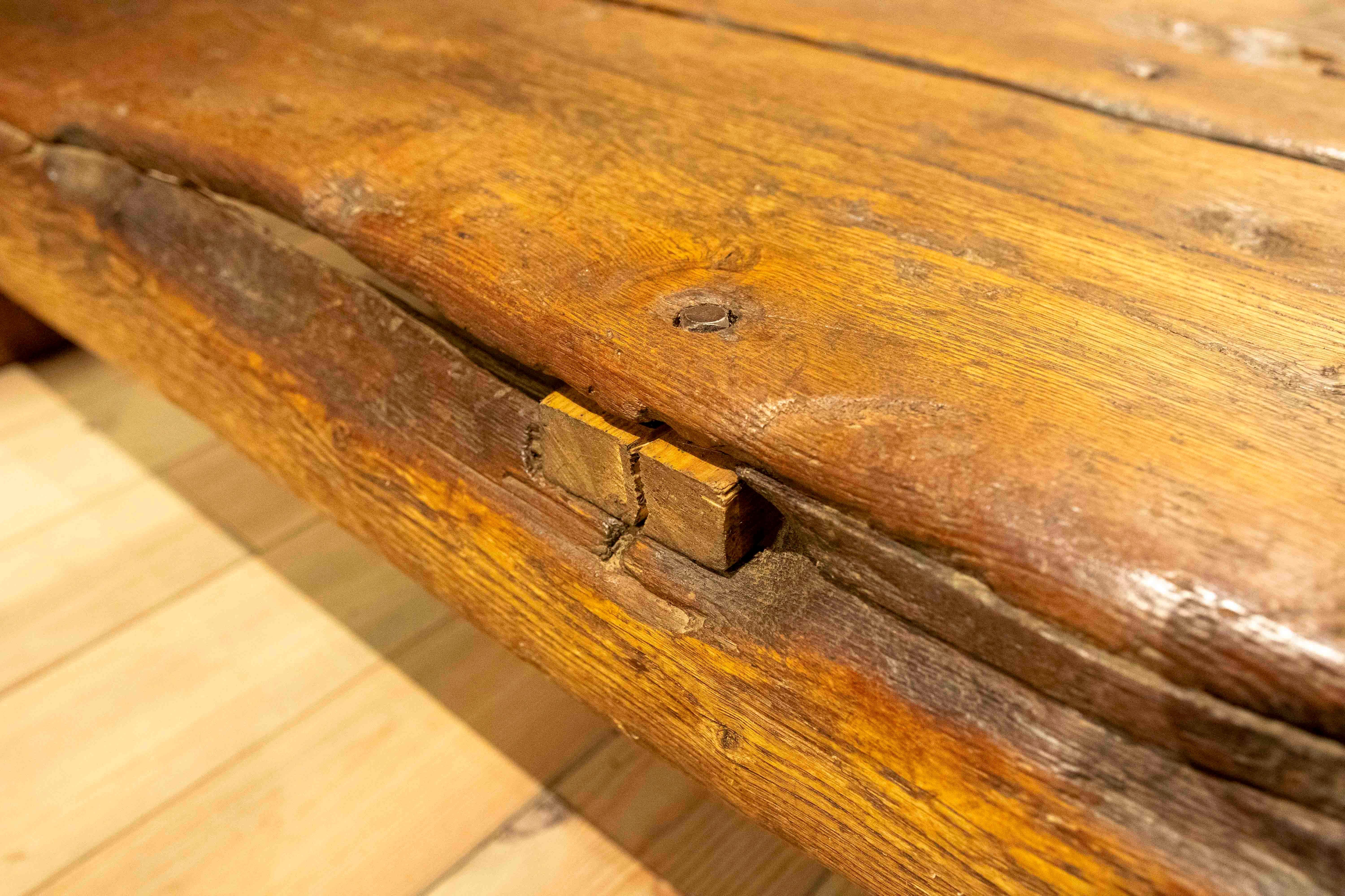 Banco Español Rústico de Madera Maciza de 1850 - Estilo Campestre Tradicional en venta 6