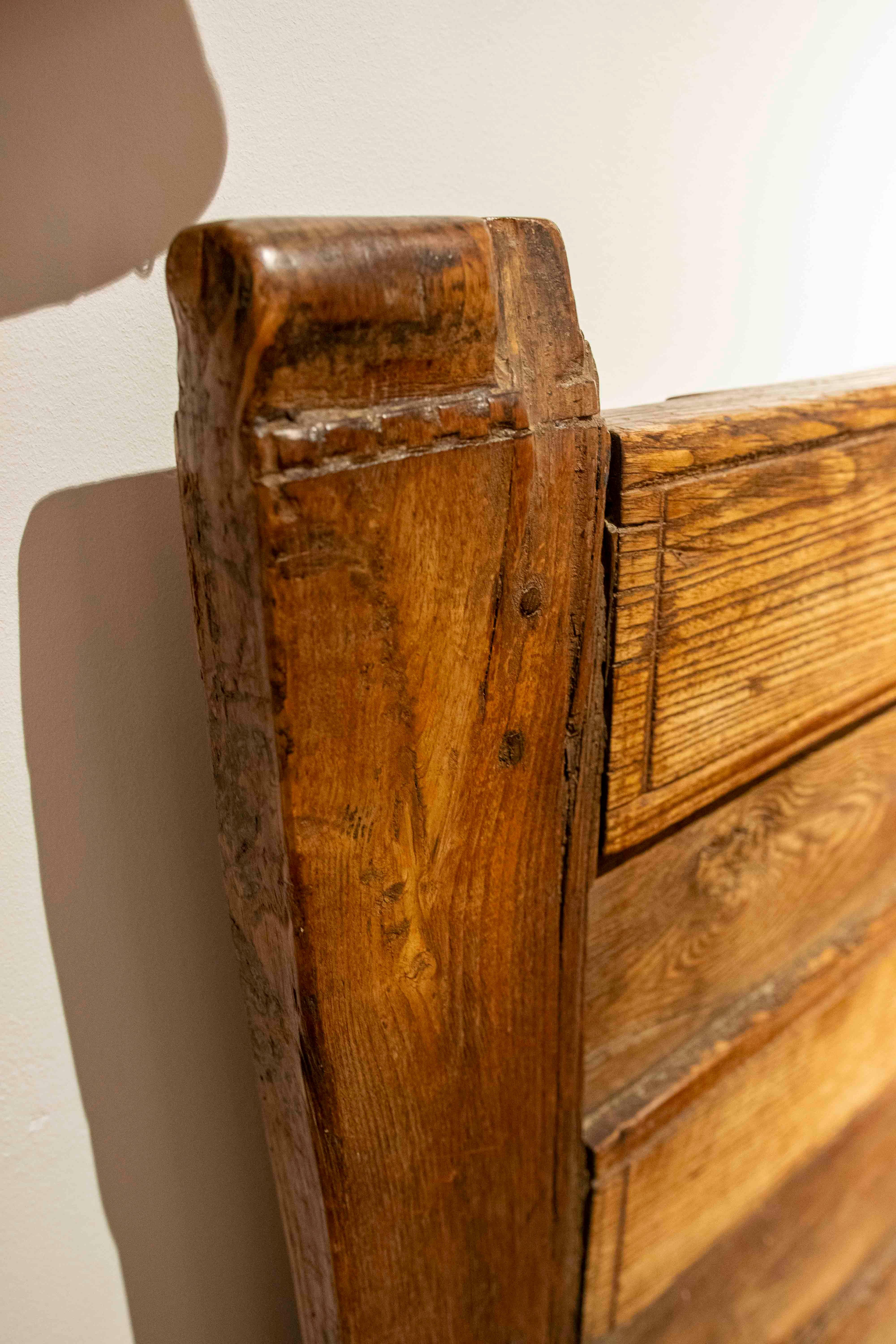 Banco Español Rústico de Madera Maciza de 1850 - Estilo Campestre Tradicional en venta 9