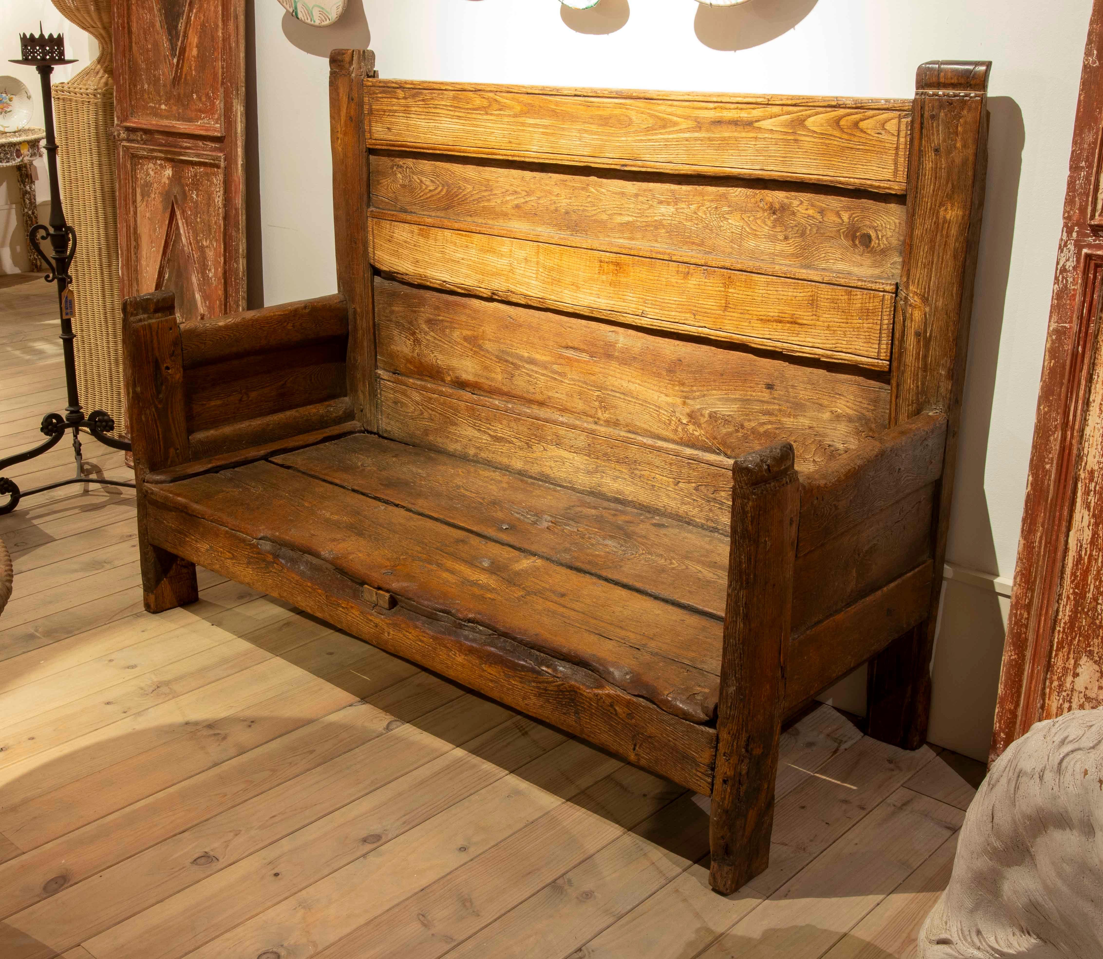 Banco Español Rústico de Madera Maciza de 1850 - Estilo Campestre Tradicional en venta 1