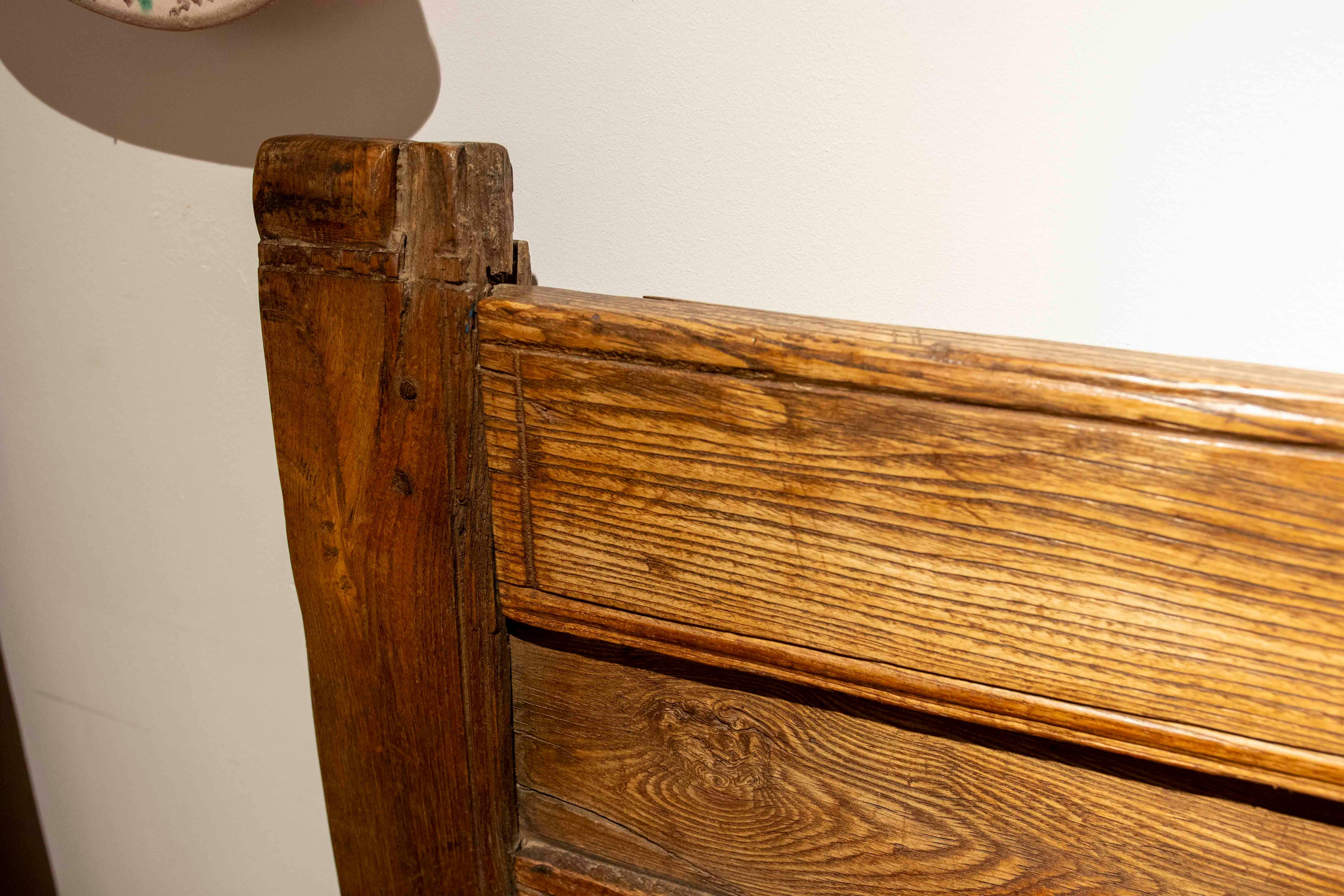 Banco Español Rústico de Madera Maciza de 1850 - Estilo Campestre Tradicional en venta 3