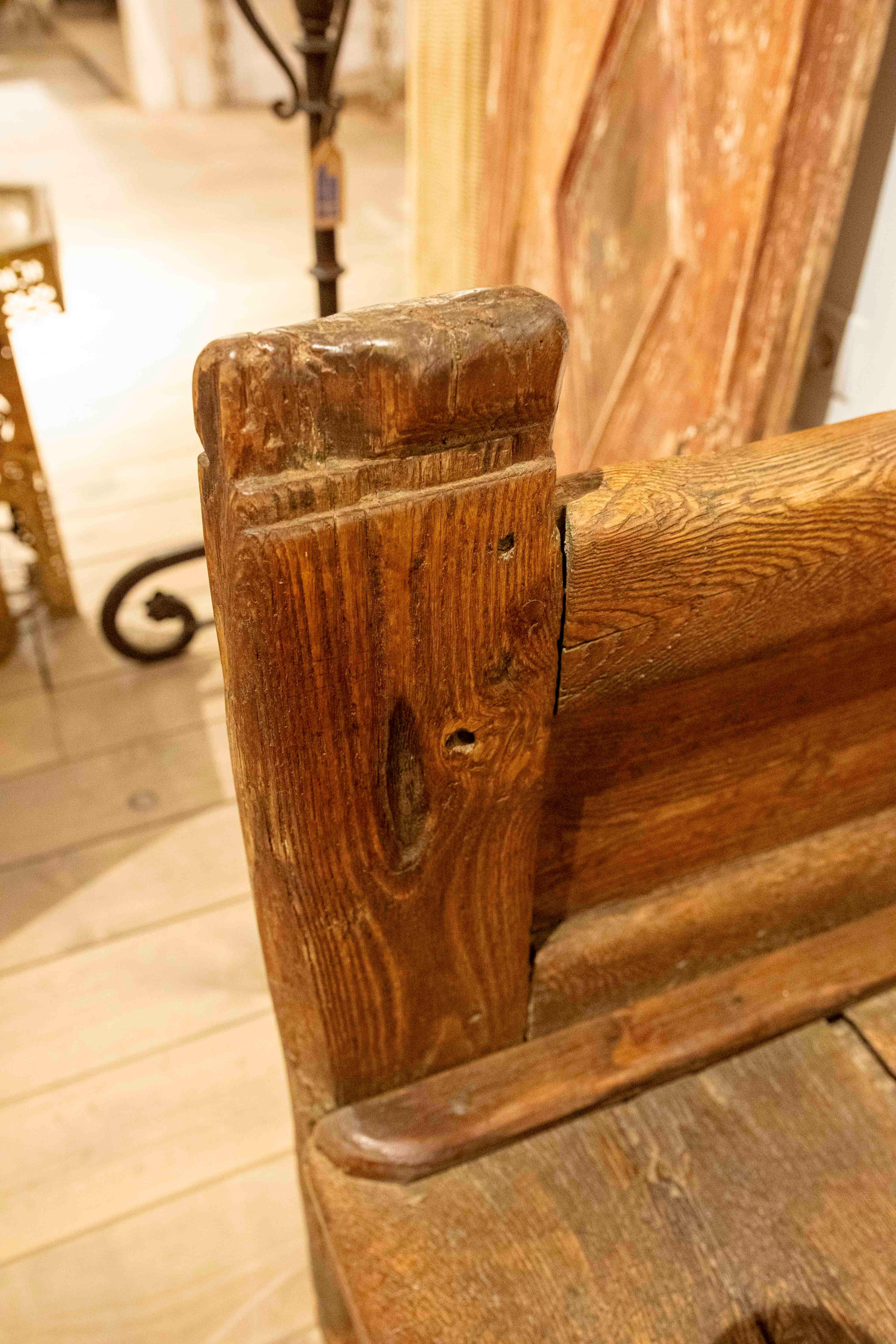 Banco Español Rústico de Madera Maciza de 1850 - Estilo Campestre Tradicional en venta 4