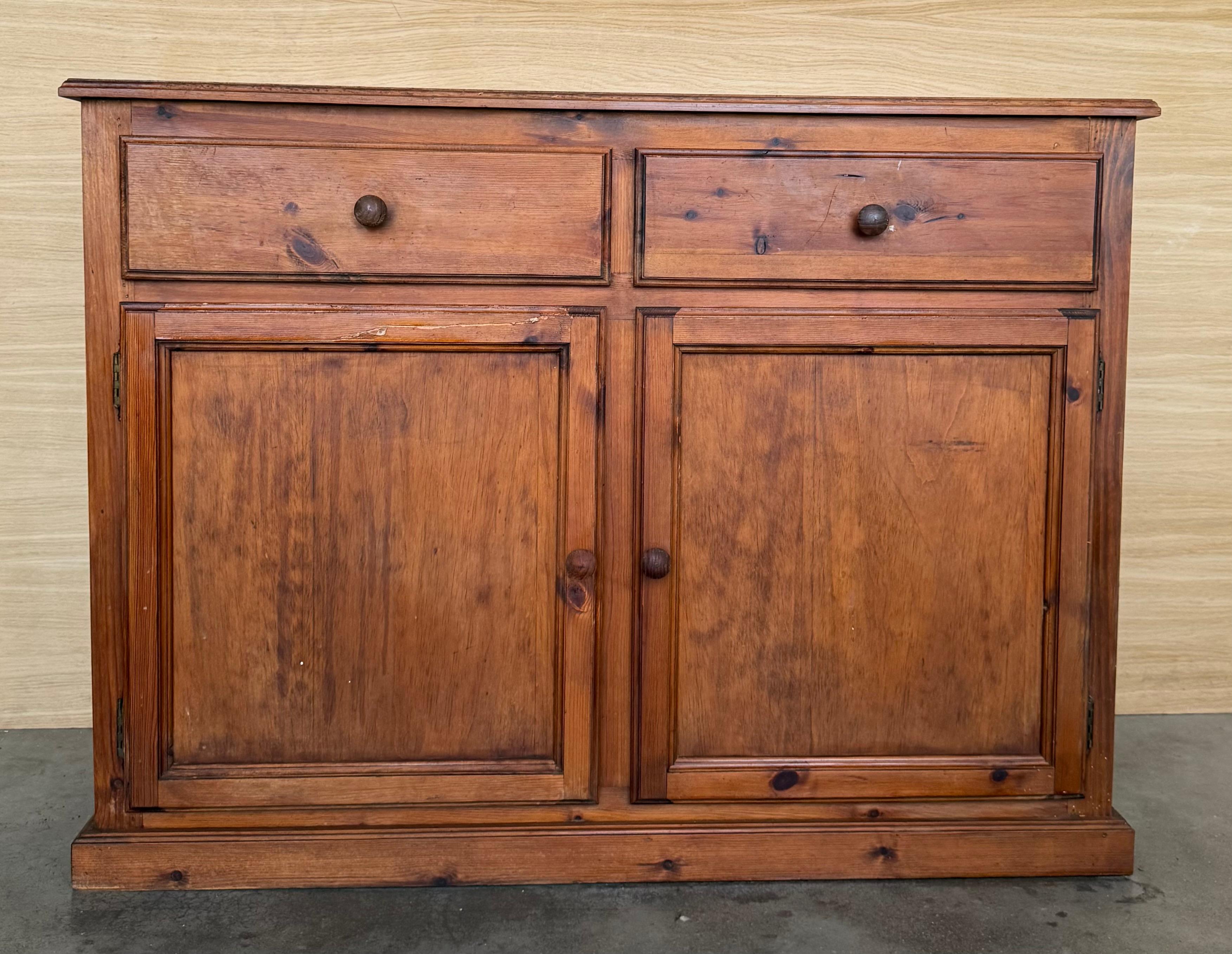 En provenance du nord de l'Espagne, construit en pin massif d'Espagne appelé 