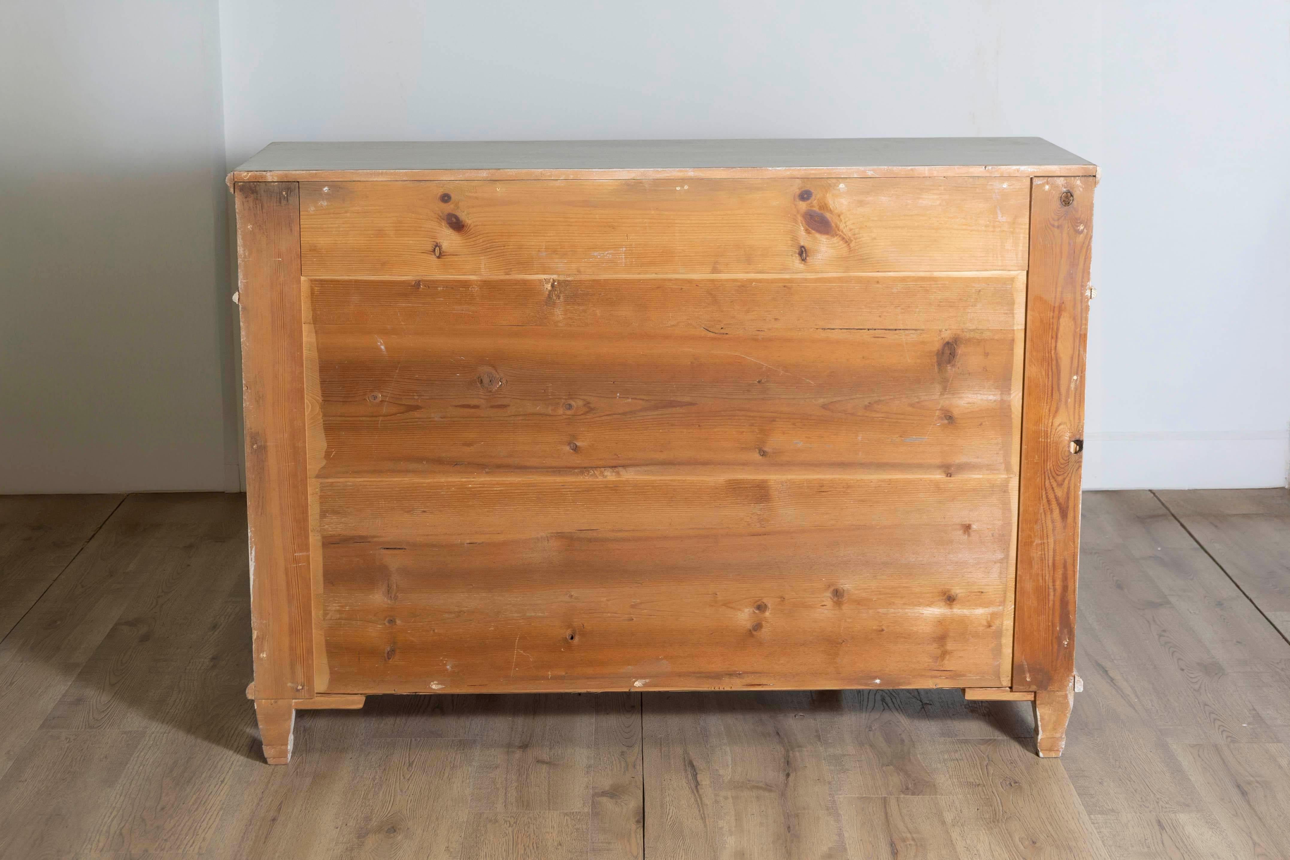 1850s Swedish Painted Sideboard From Dalarna with Carved Reeded Motifs For Sale 3