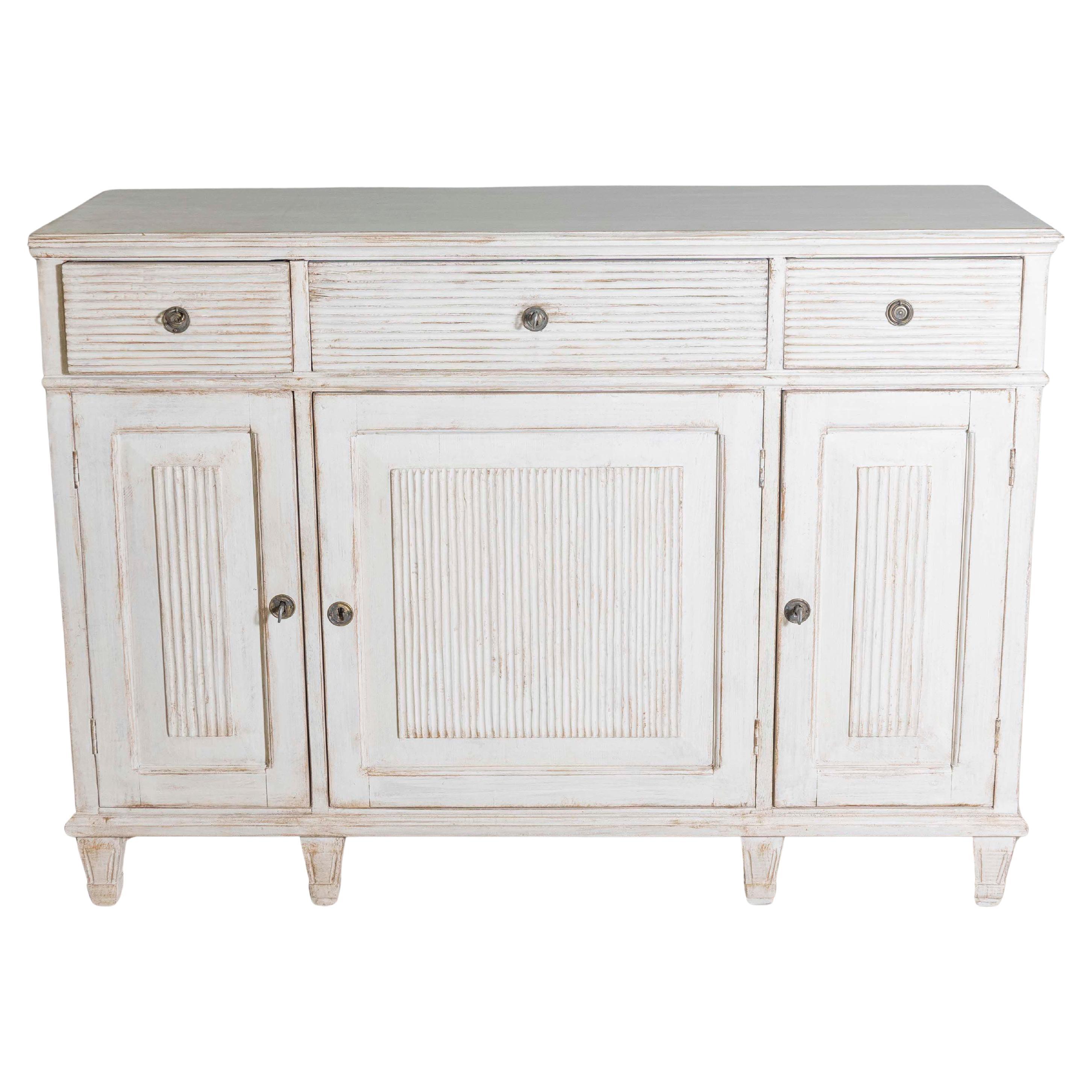 Credenza svedese dipinta del 1850 proveniente da Dalarna con motivi a canne intagliate