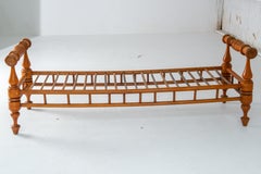 1850s Hand-Carved Maple Wood Daybed, American Craftsman Style