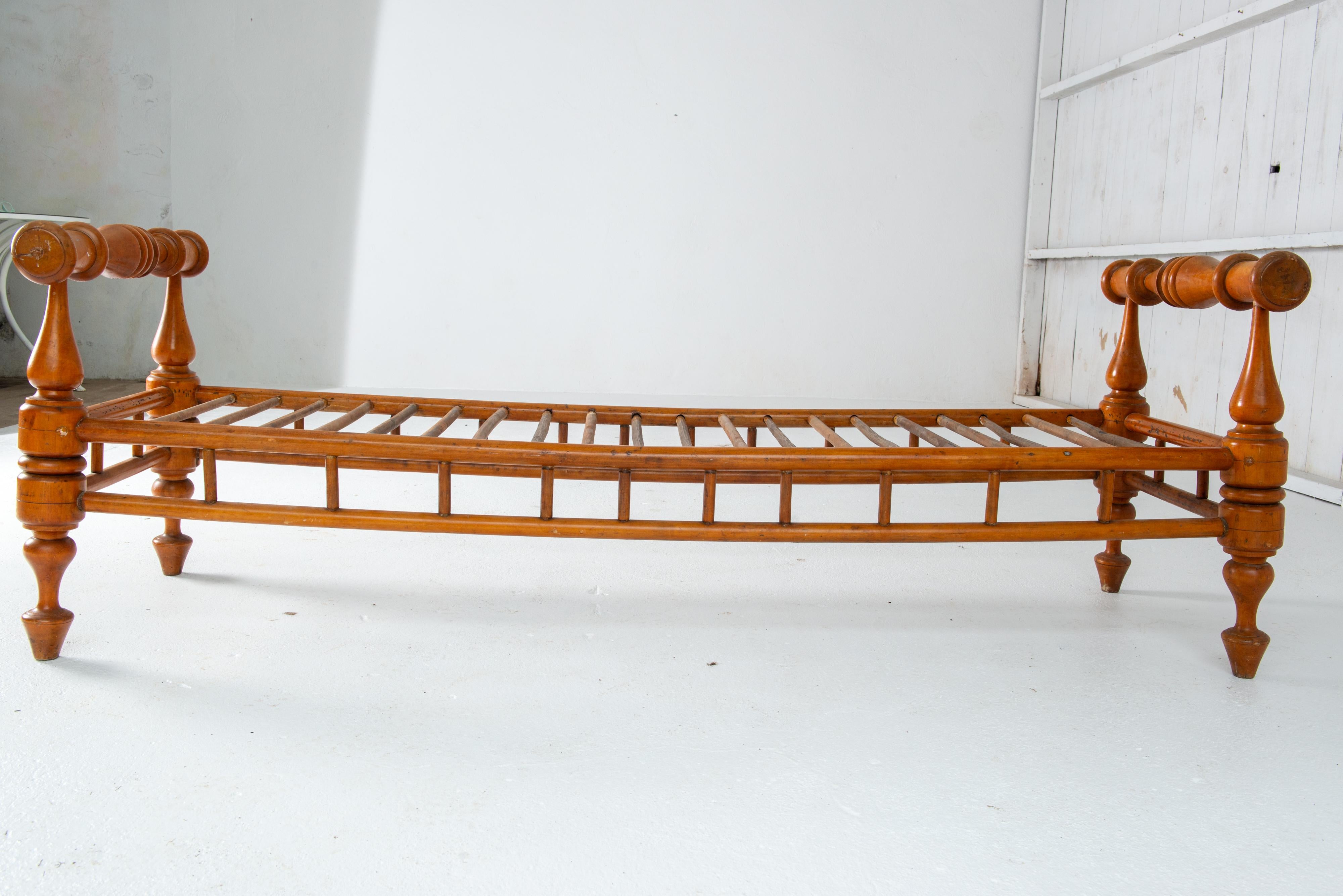 American Craftsman 1850s Turned Maple Wood Daybed For Sale