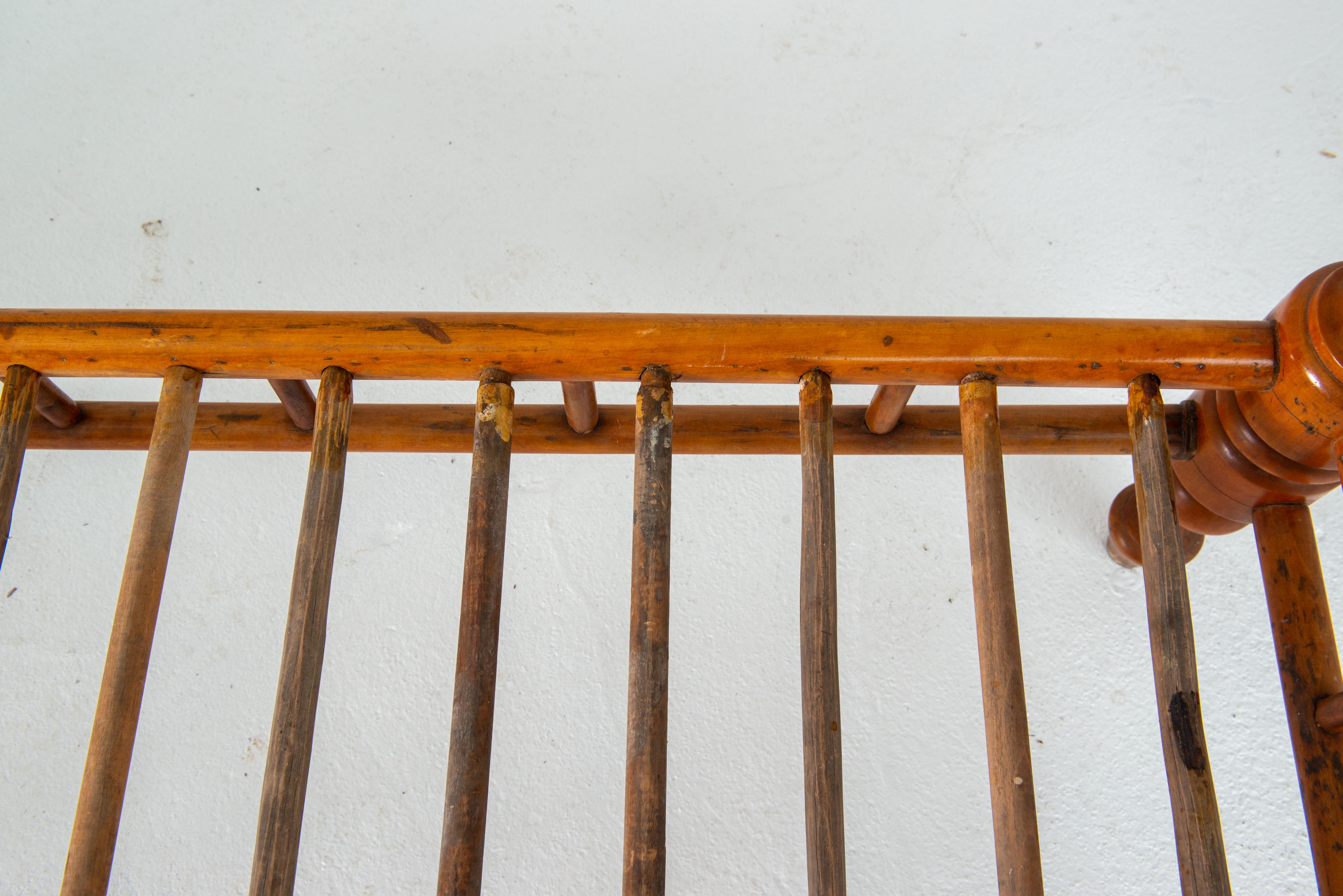 1850s Turned Maple Wood Daybed For Sale 2