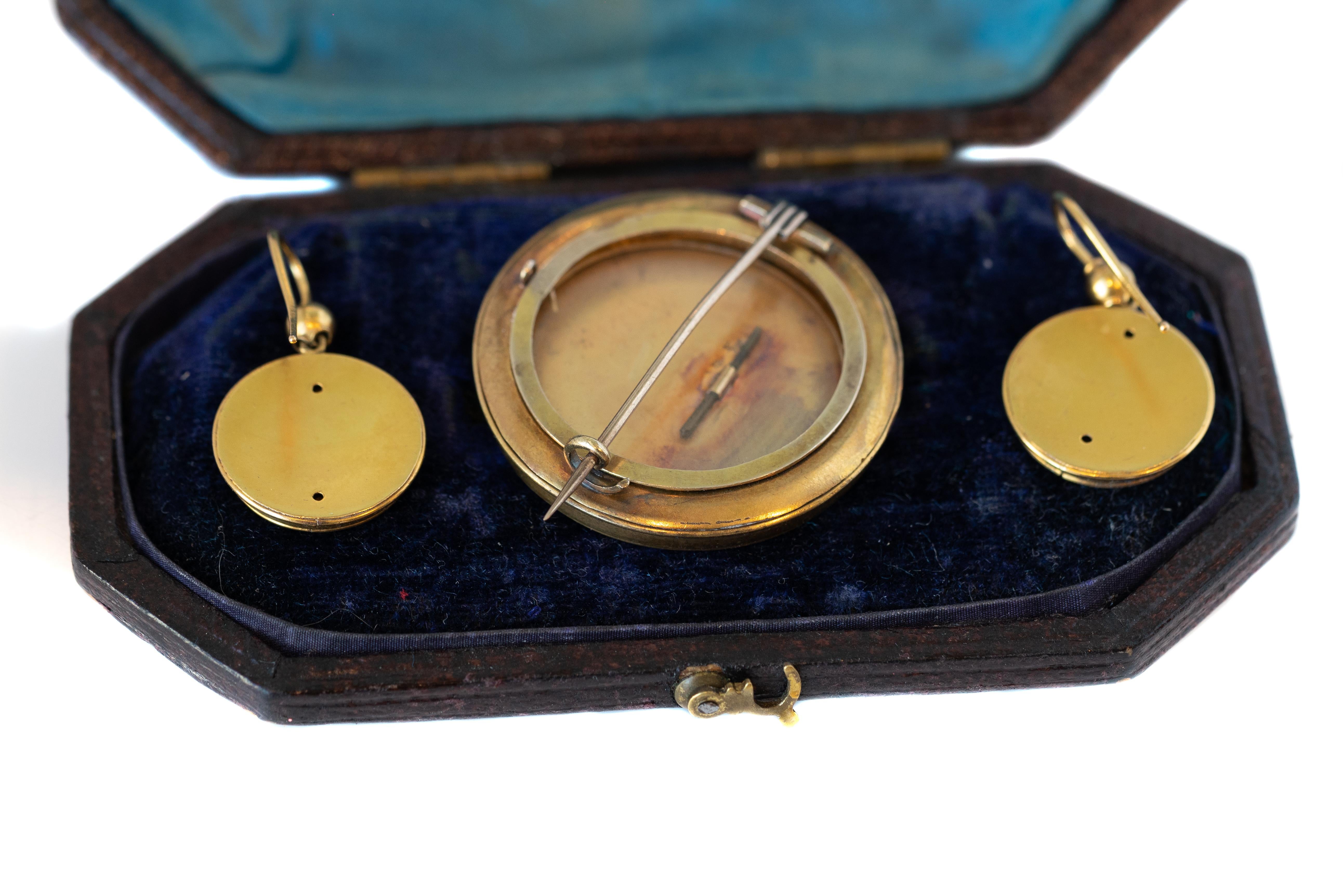 1850s Victorian 3-Piece Gold Earring and Convertible Brooch Set For Sale 5