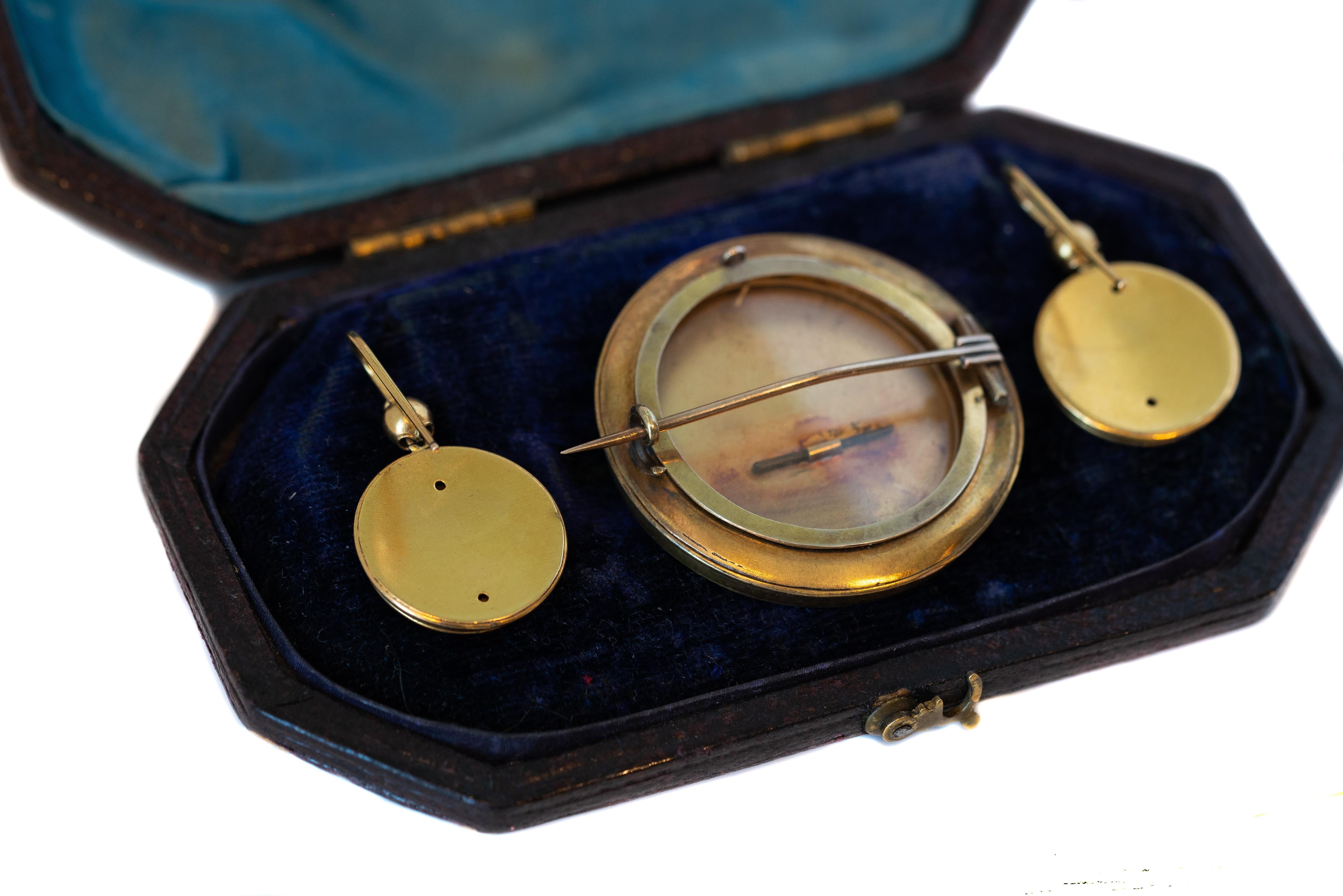 1850s Victorian 3-Piece Gold Earring and Convertible Brooch Set For Sale 2