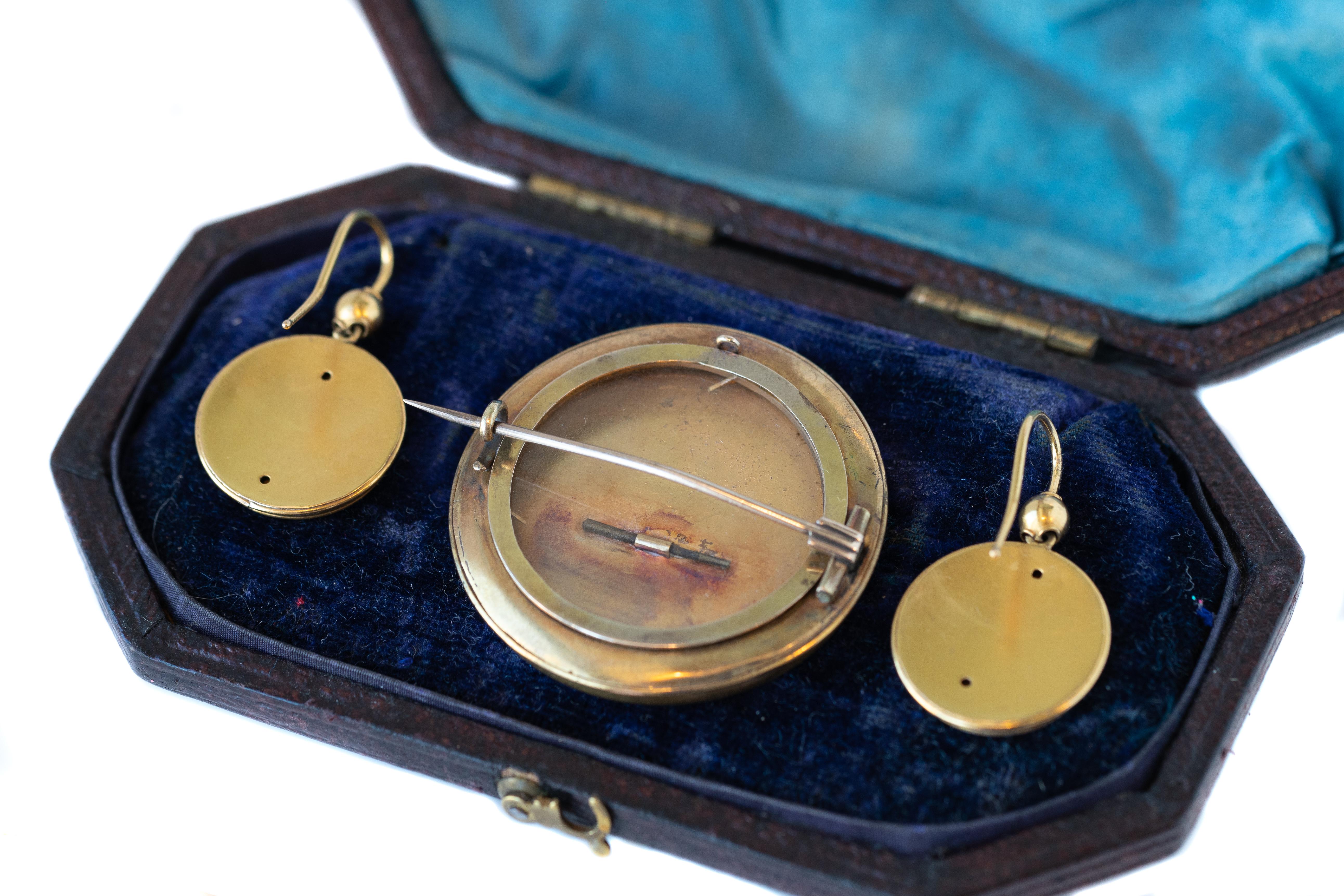 1850s Victorian 3-Piece Gold Earring and Convertible Brooch Set For Sale 4
