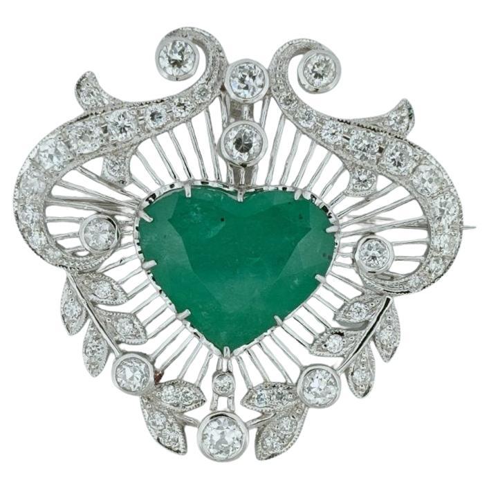 18,52 Karat Smaragd-Brosche aus 18K Weißgold im Angebot