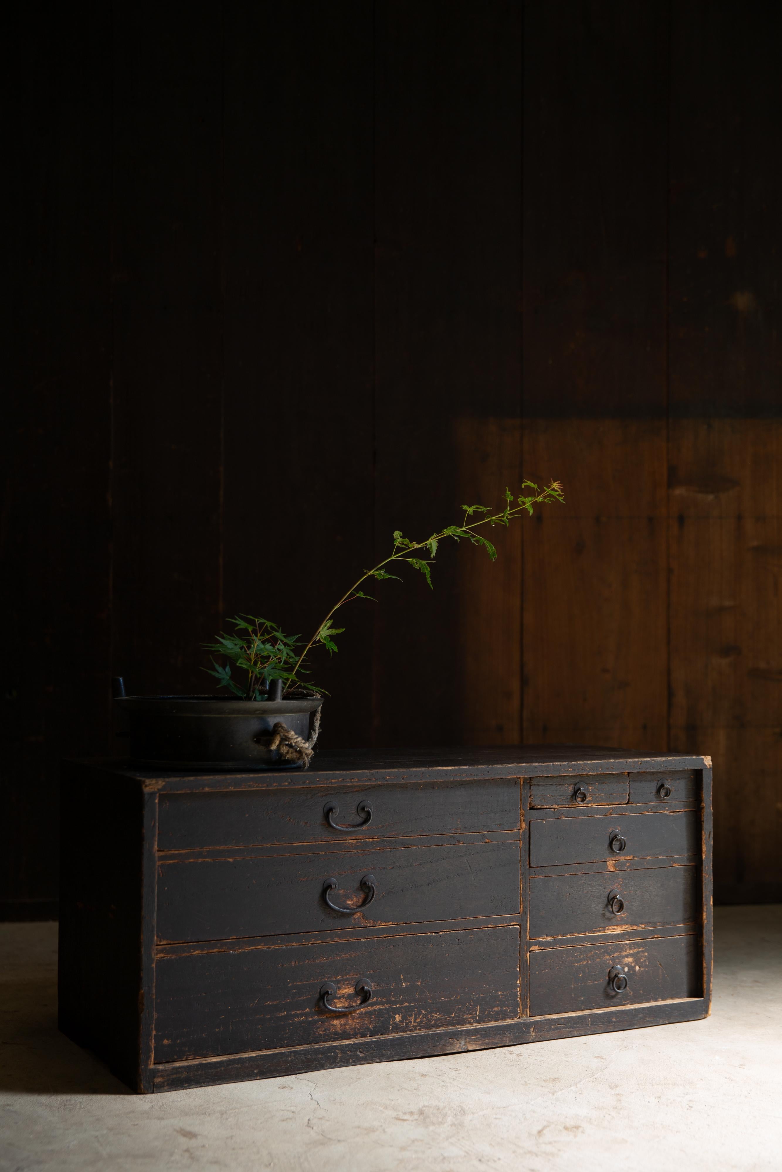 1852 Commode japonaise Edo antique wabi sabi Urushi mid Tansu en vente 7