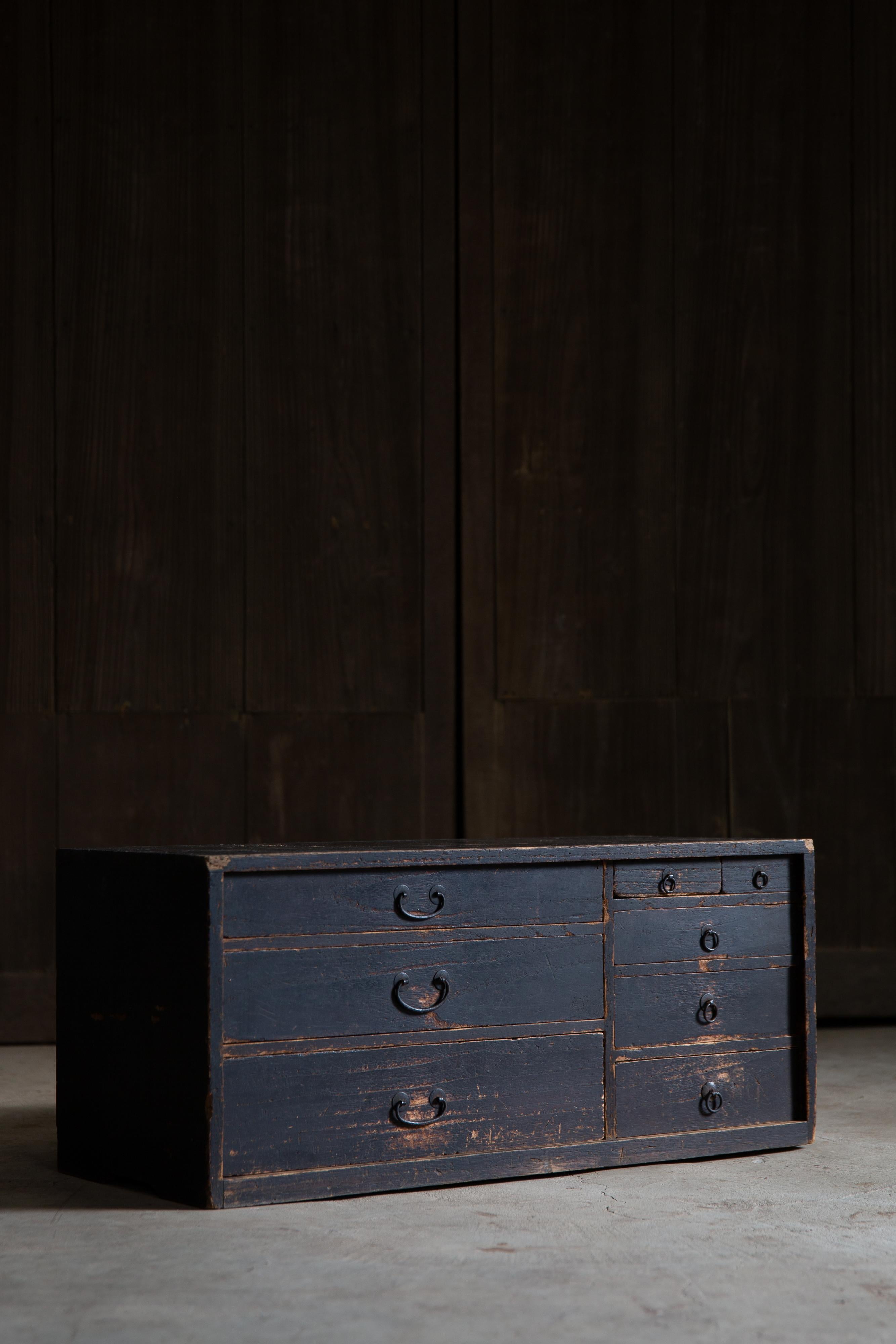 1852 cassettone Edo giapponese antico wabi sabi Urushi mid Tansu In condizioni buone in vendita a 常陸大宮市, JP