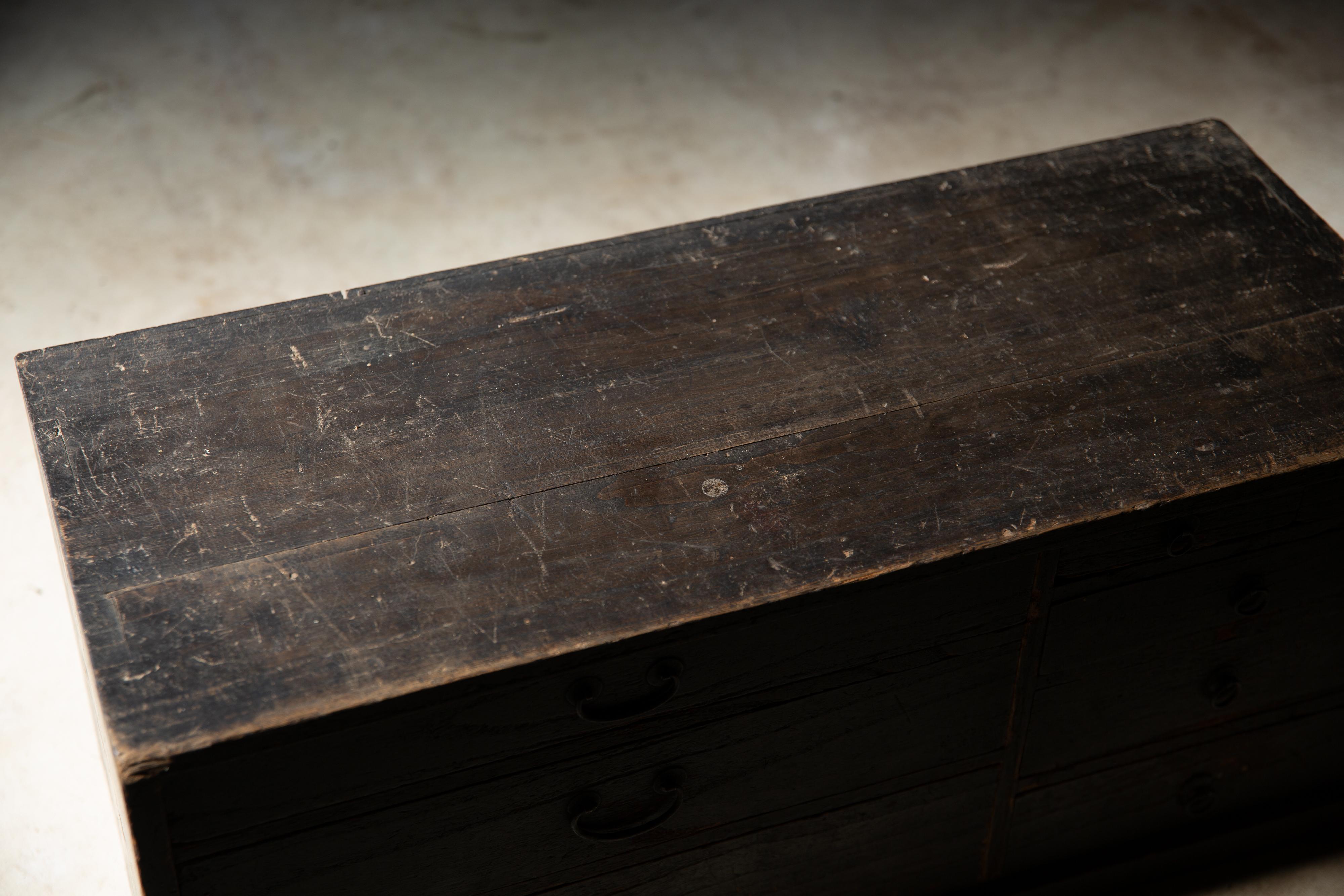 1852 Commode japonaise Edo antique wabi sabi Urushi mid Tansu en vente 8