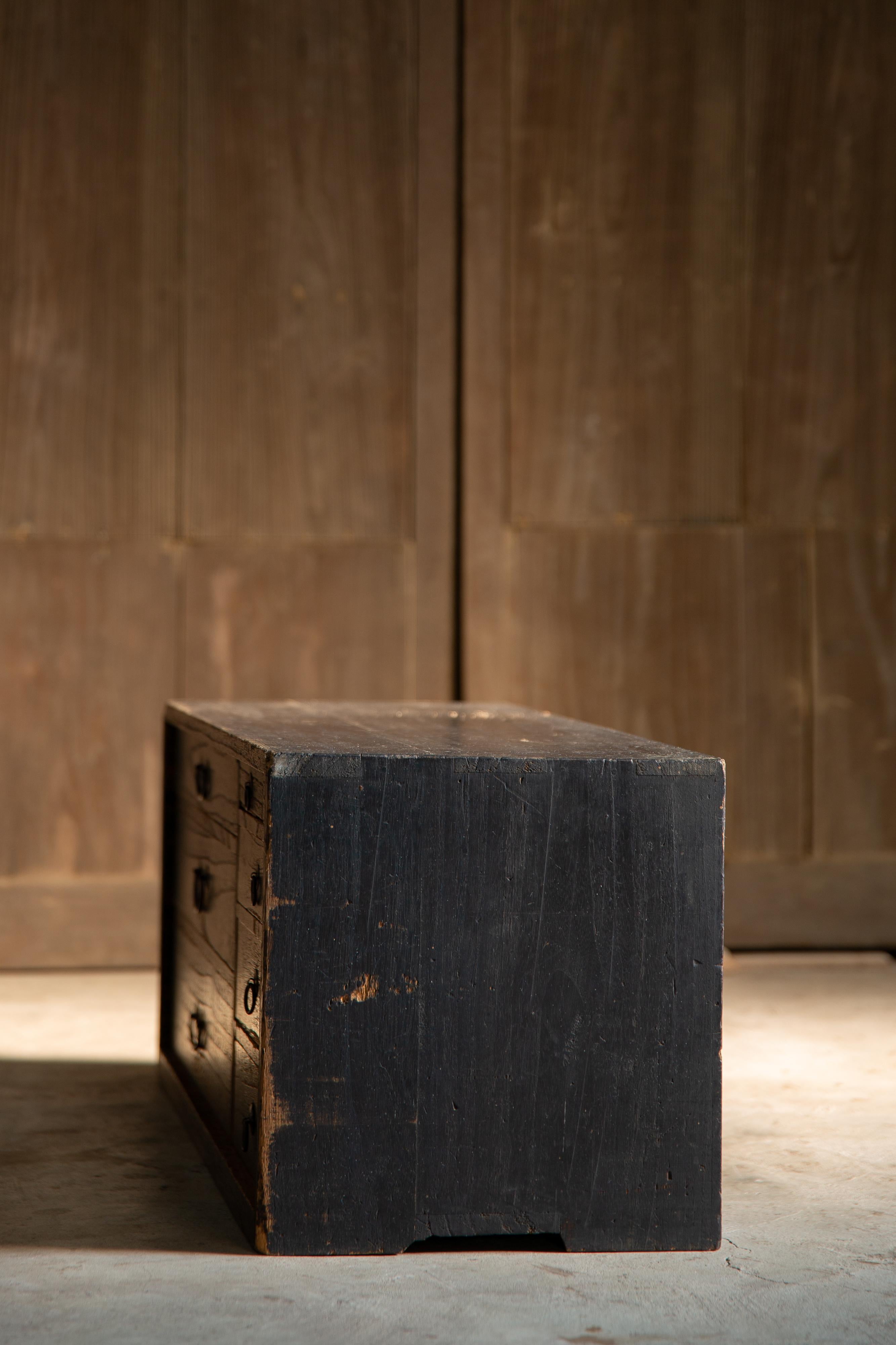 Metà XIX secolo 1852 cassettone Edo giapponese antico wabi sabi Urushi mid Tansu in vendita