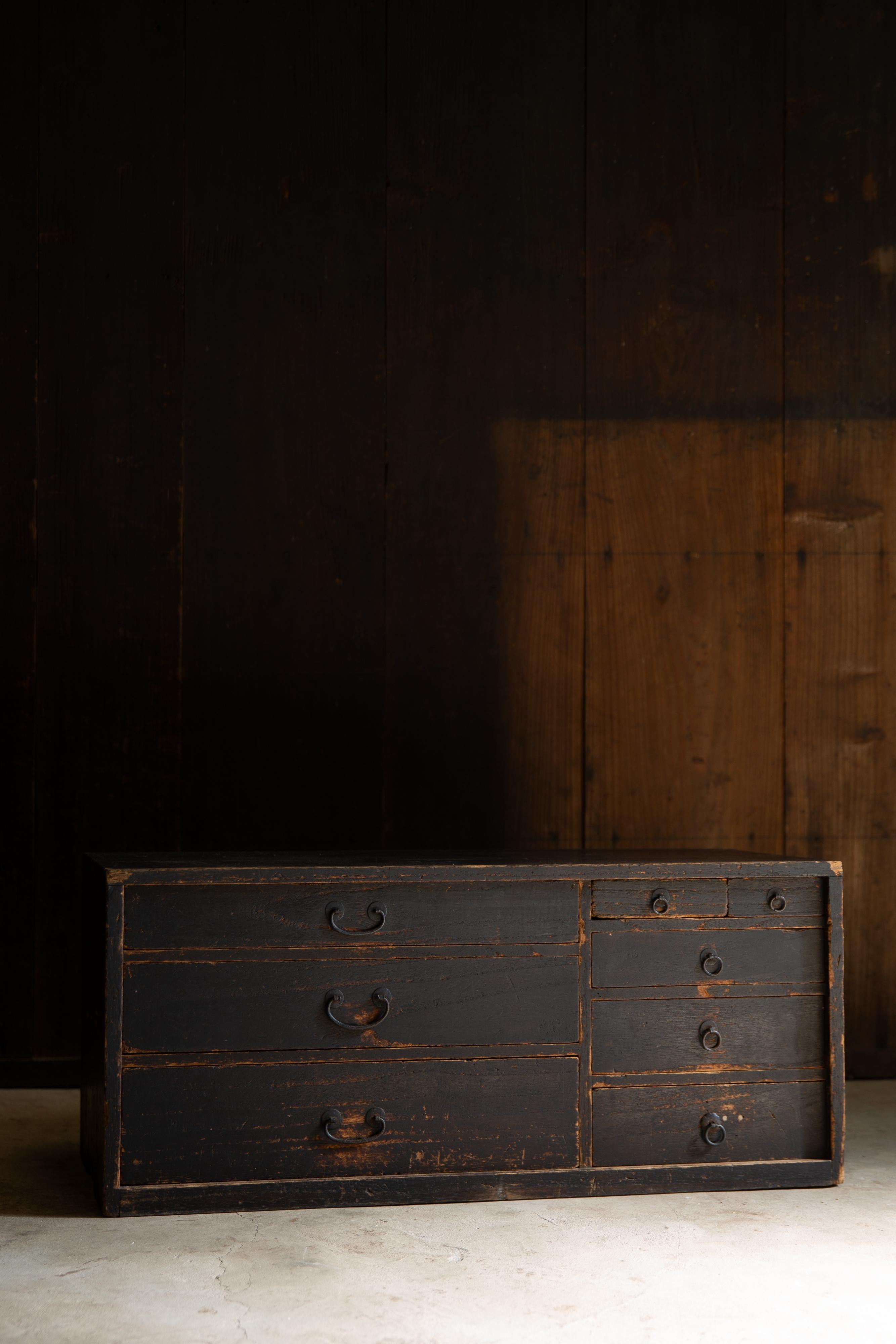 Japonais 1852 Commode japonaise Edo antique wabi sabi Urushi mid Tansu en vente