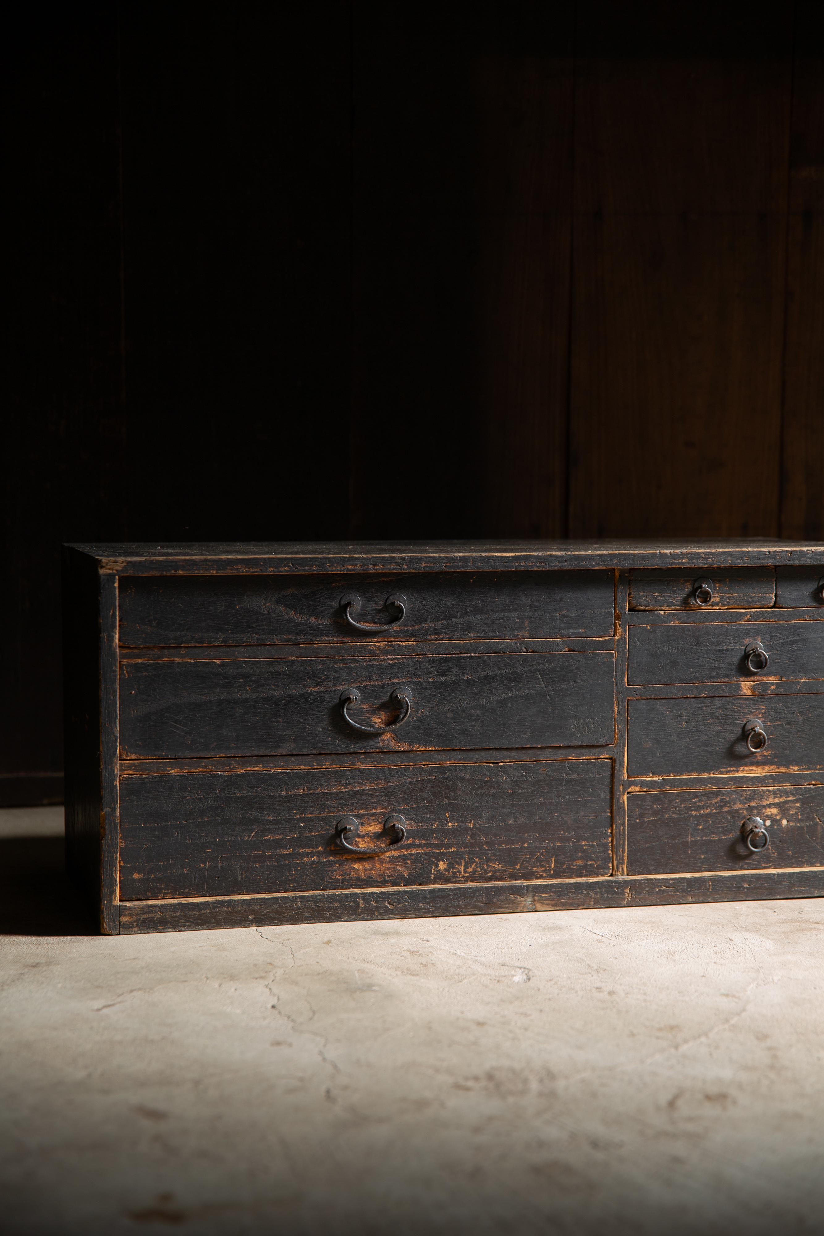 Bois 1852 Commode japonaise Edo antique wabi sabi Urushi mid Tansu en vente