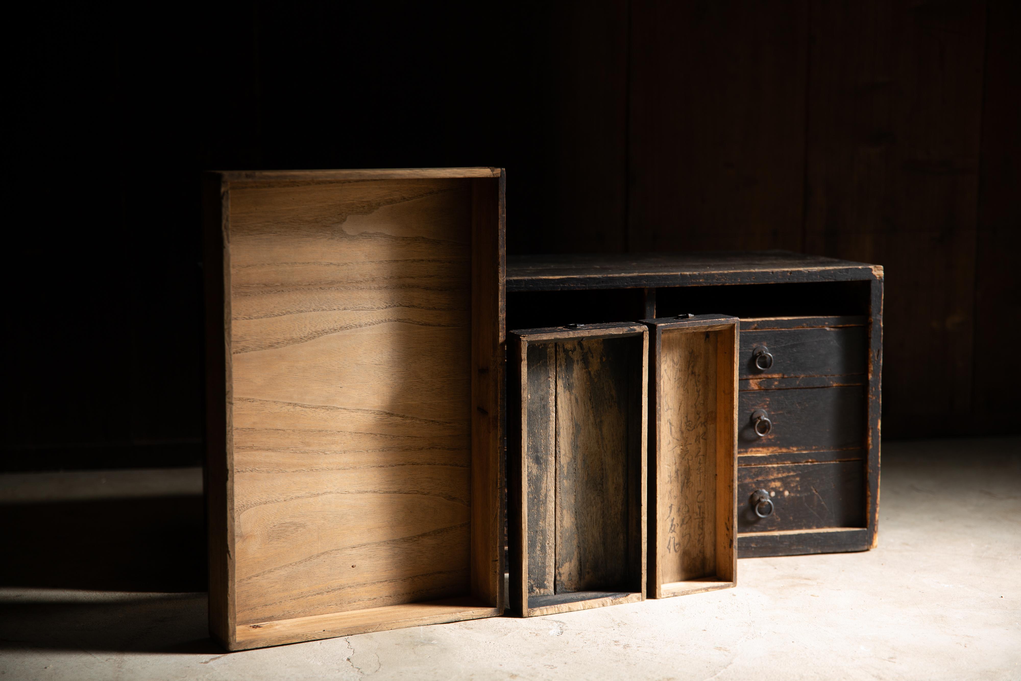 1852 Commode japonaise Edo antique wabi sabi Urushi mid Tansu en vente 2