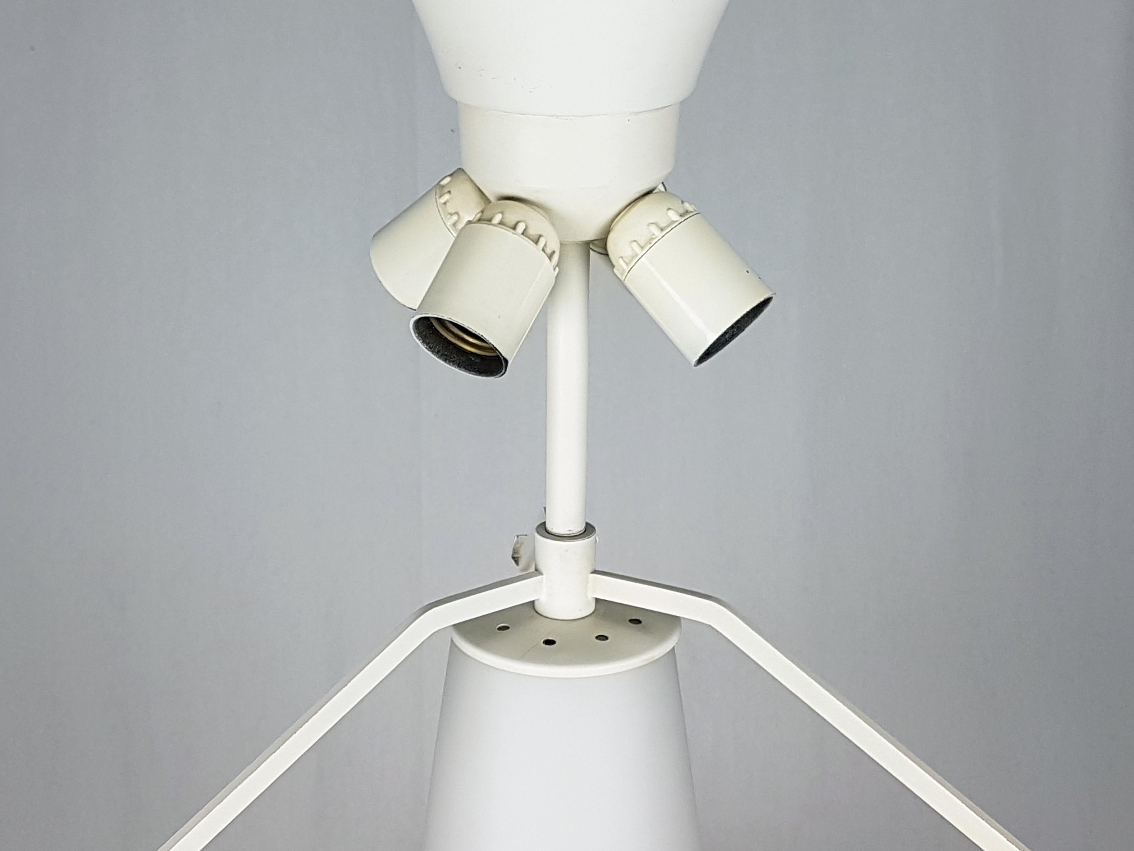 Mid-Century Modern 1853/1 White Metal and Milk Glass 1960s Table Lamp, Max Ingrand for Fontana Arte