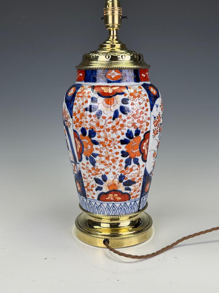 1853 Lampe de table japonaise Imari - De la flamme à l'huile à la lumière intemporelle en vente 4