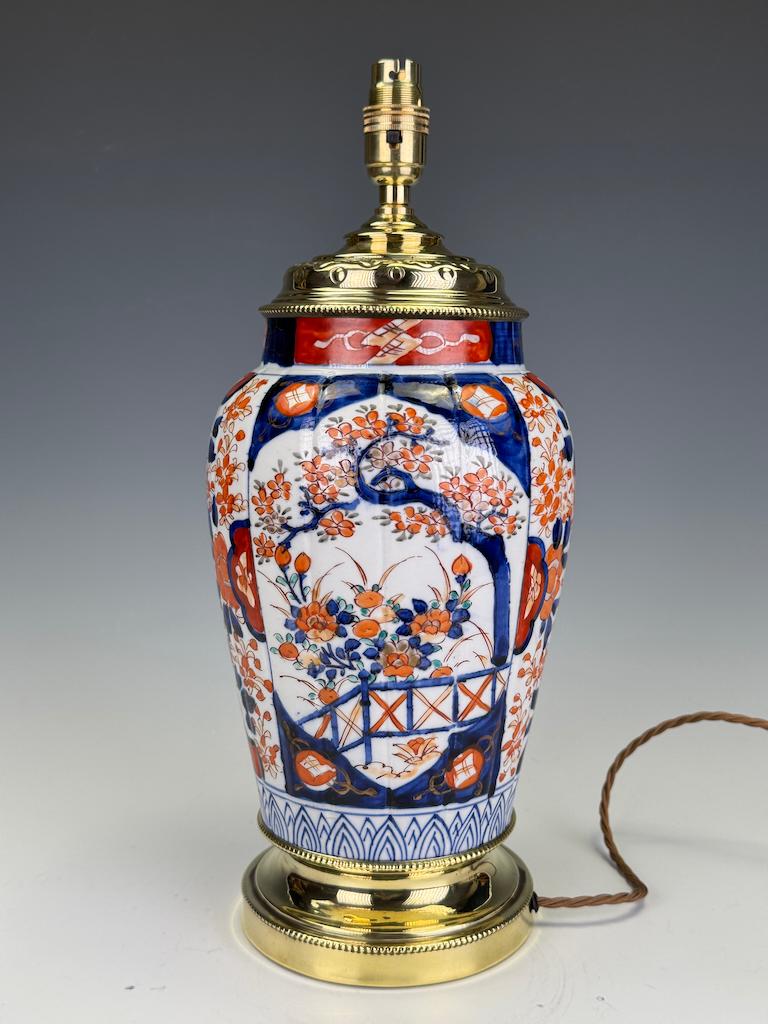 1853 Lampe de table japonaise Imari - De la flamme à l'huile à la lumière intemporelle en vente 5