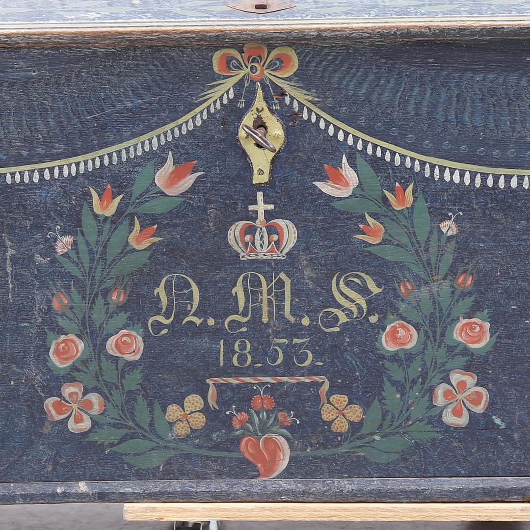 Extremely rare antique Swedish country Gustavian blanket box chest in the original hand painted polychromatic finish in the Jamtland style dated 1851.

Beautiful light blues, darker blues, reds and ochres with hand painted flower wreaths and the