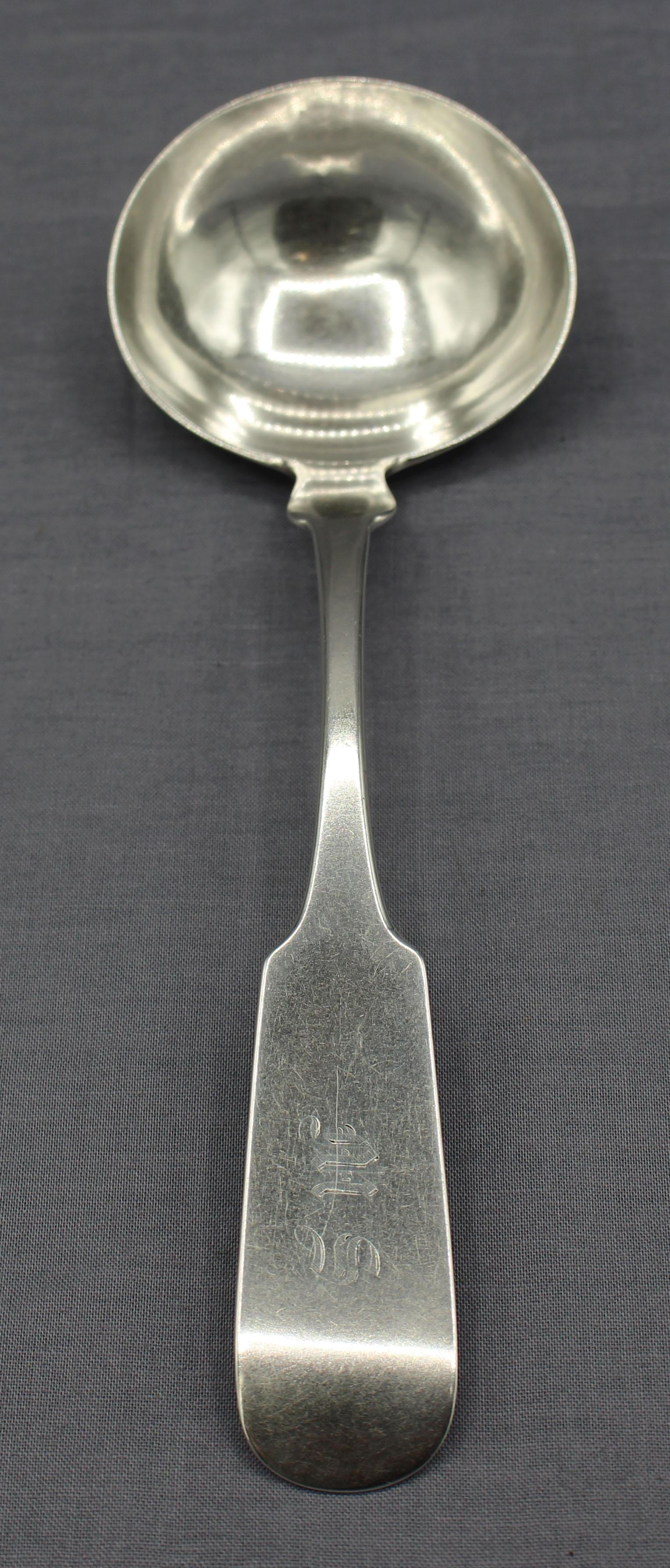 1855 Münzsilber große Soßenkelle von William Gale & Son, NY, NY. Fiddleback-Design. Monogram 