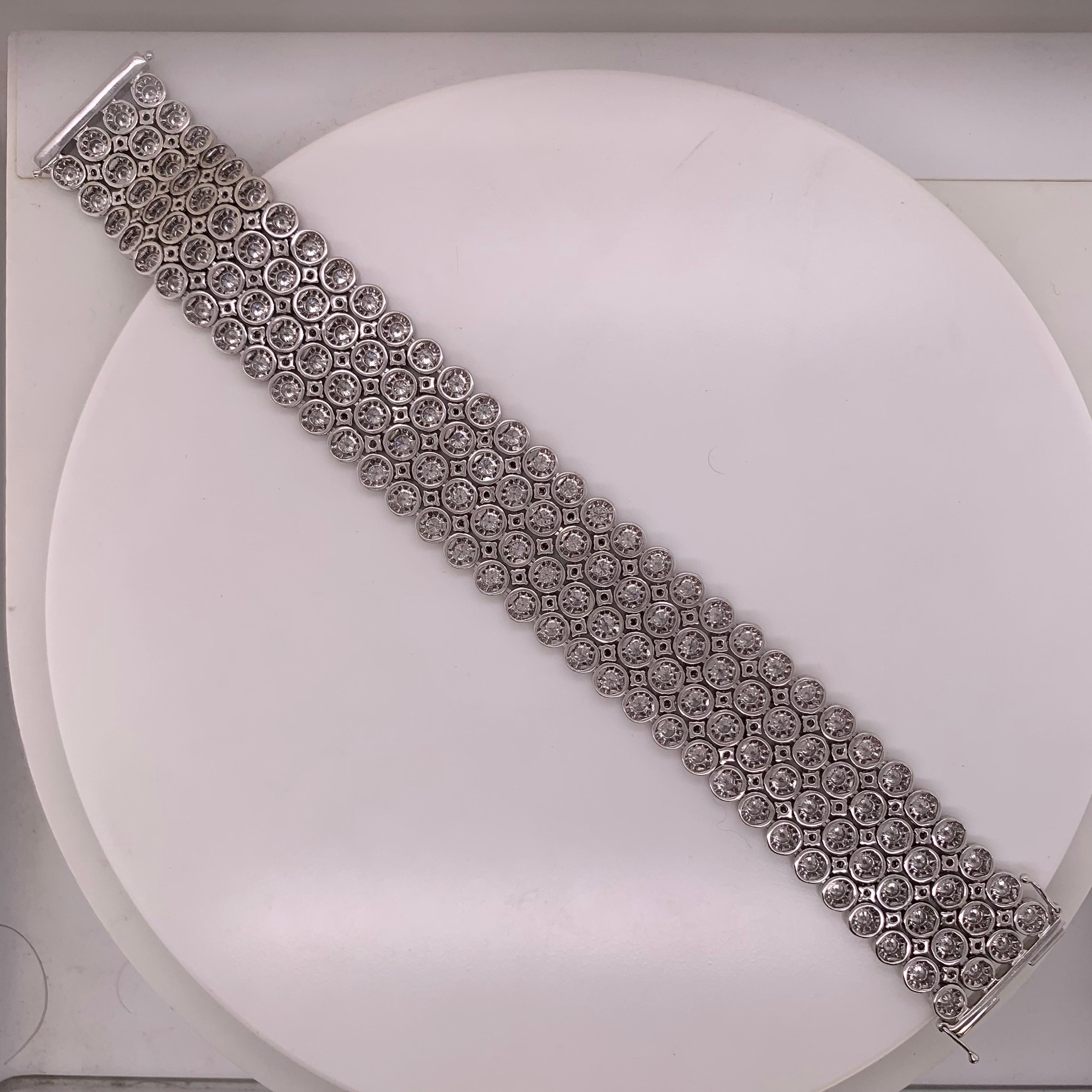 Bracelet en or 18 carats et diamants de 18,56 carats Neuf - En vente à Bangkok, TH