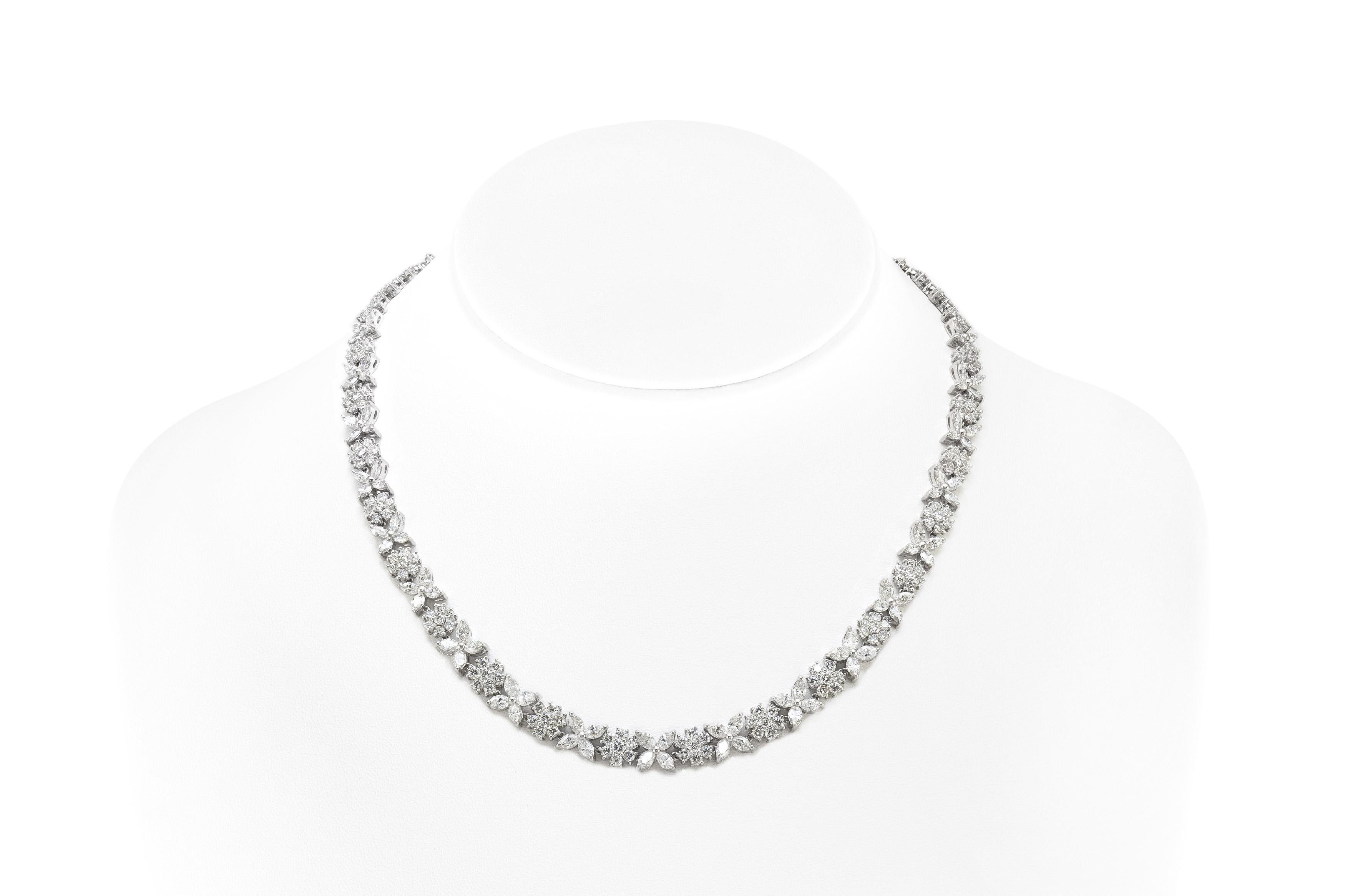 Finement réalisée en platine avec des diamants de taille Marquise et Brilliante pesant au total 18,56 carats.
16 1/2 pouces de long