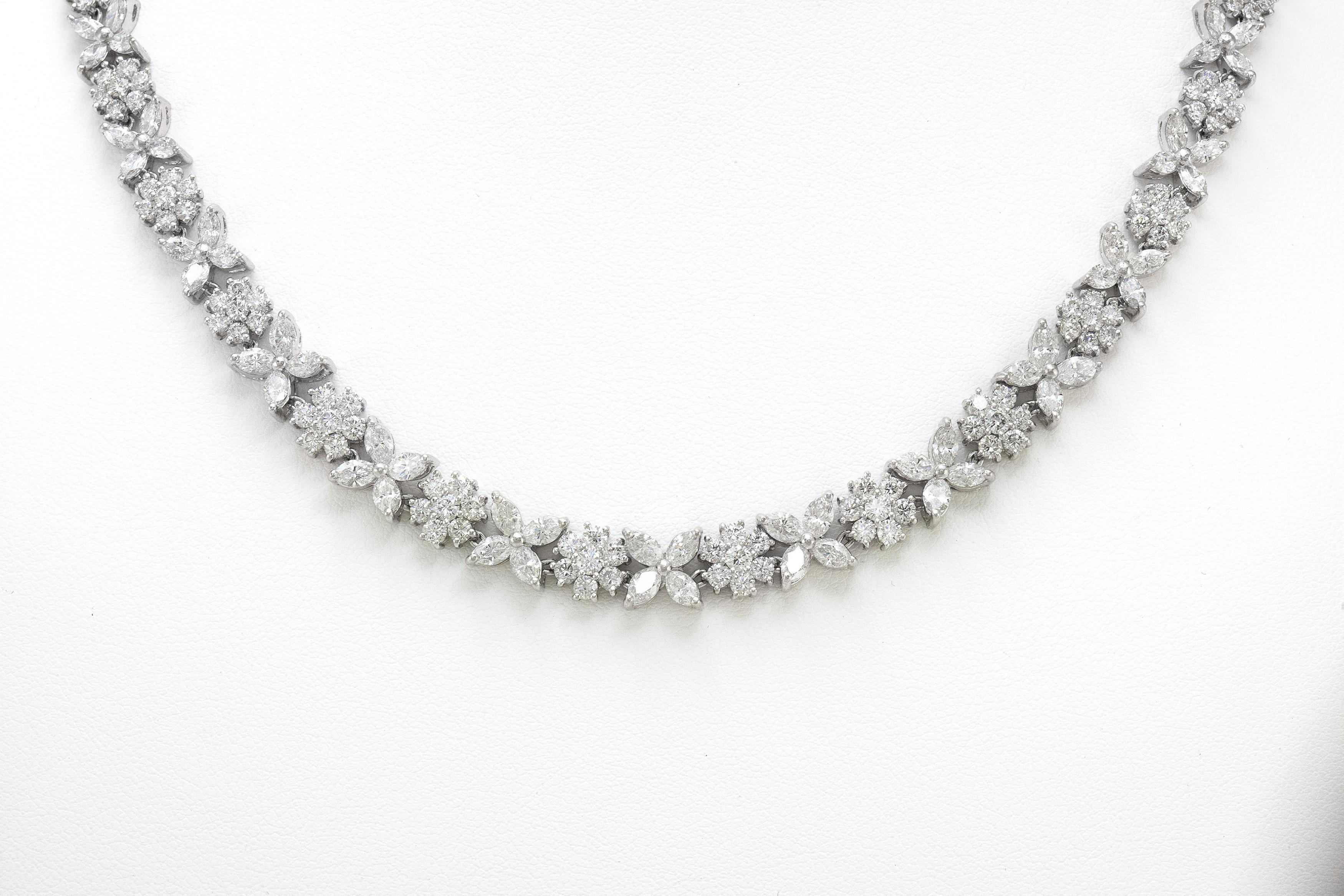 Taille mixte Collier fleurs de 18,56 carats en vente