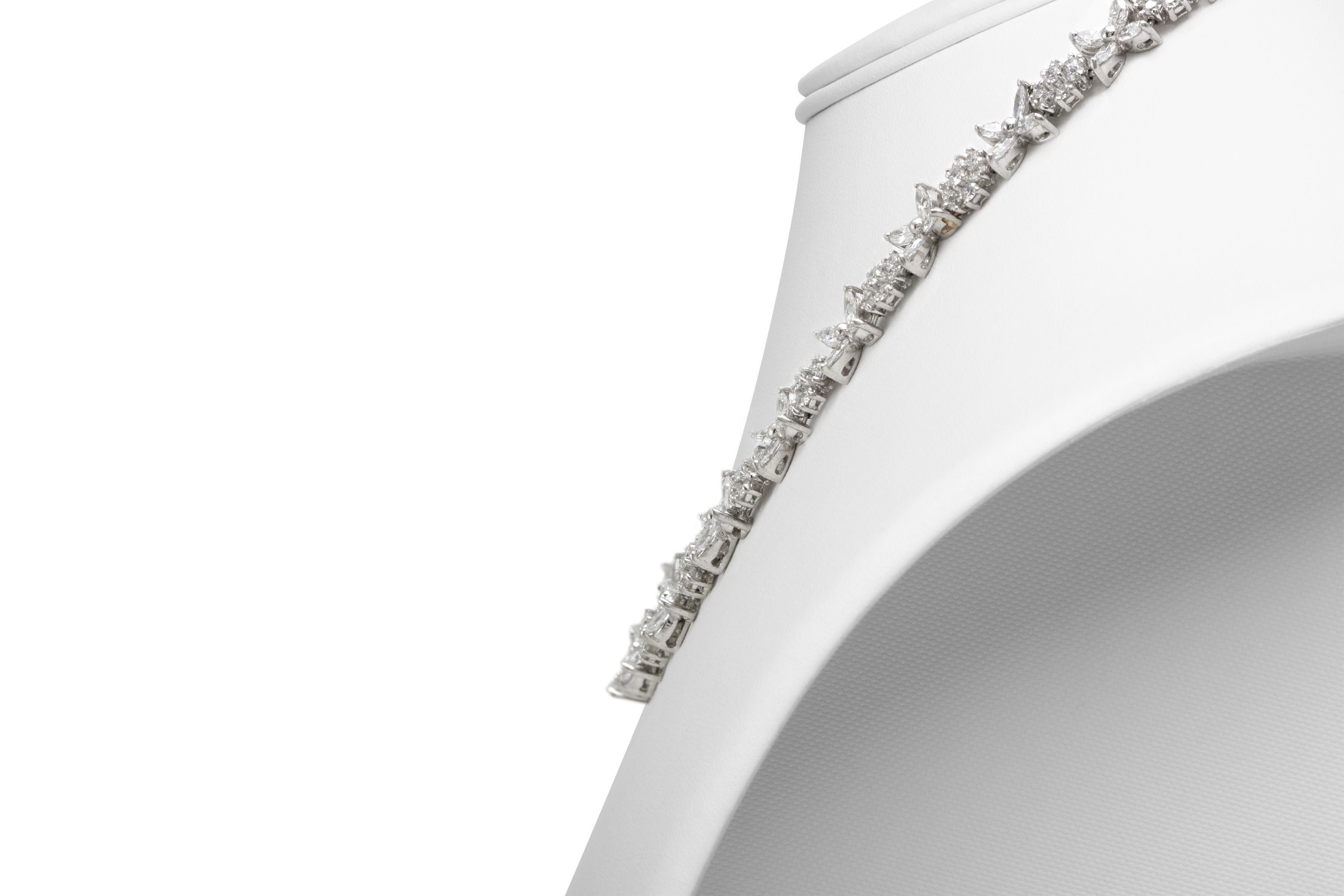Collier fleurs de 18,56 carats Bon état - En vente à New York, NY