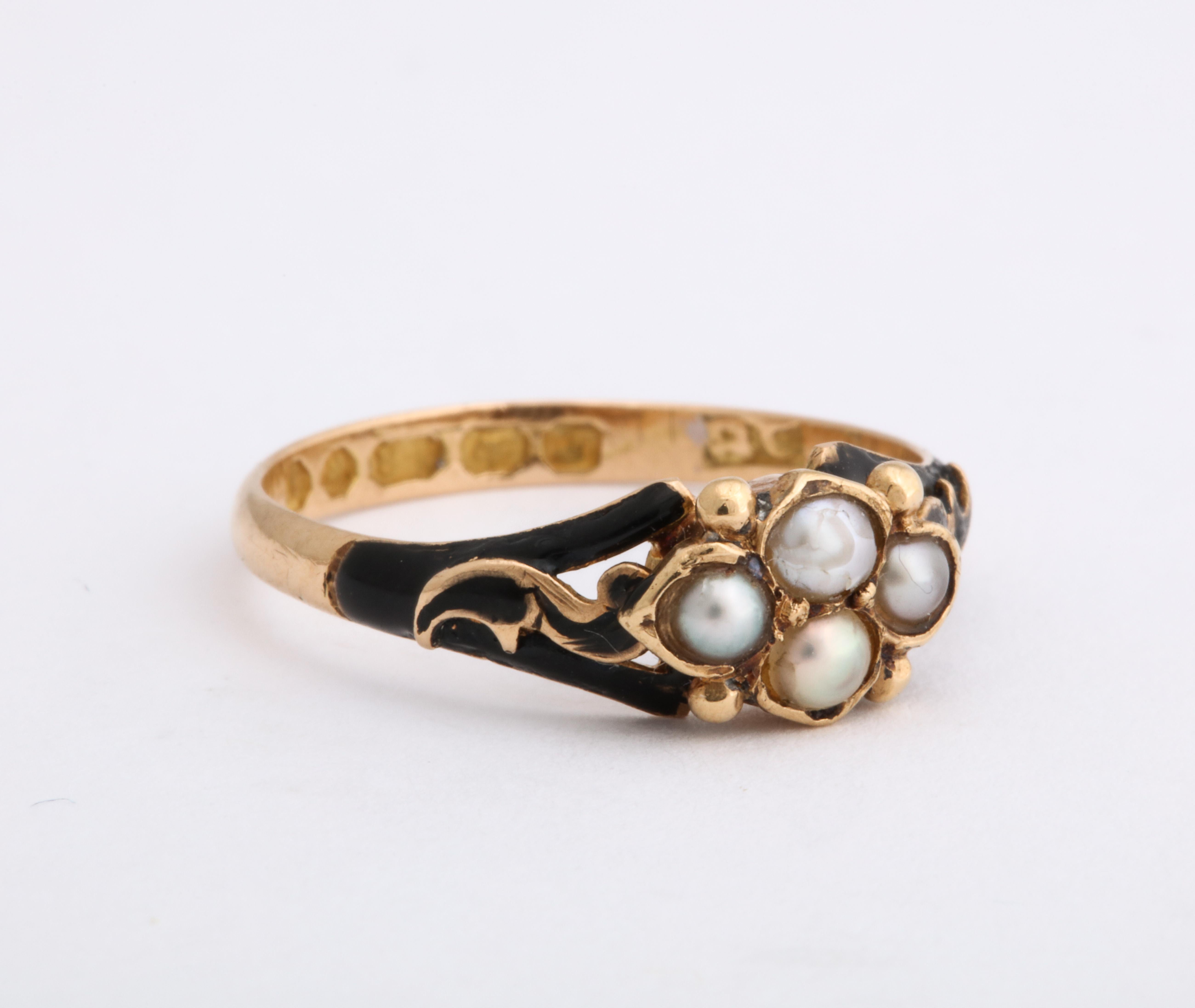 1858 Gold Enamel Pearl Daisy Mourning Ring In Good Condition In St. Catharines, ON