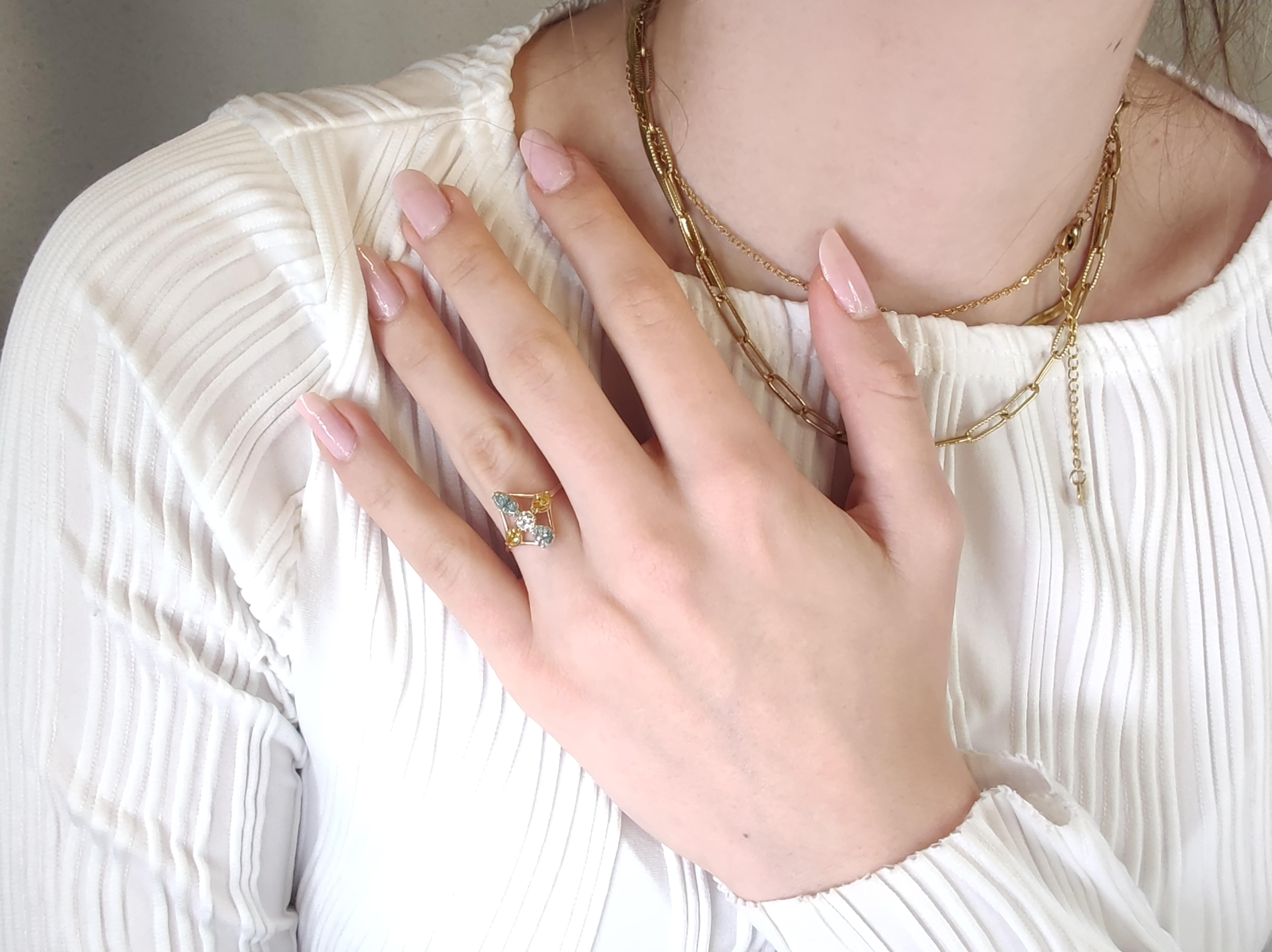    Ring Größe: US 7.25 / EU 15 (ohne zusätzliche Kosten anpassbar)

1,85ct Farbiger Diamant-Cocktailring aus 14K Gold - Einzigartiges zeitgenössisches Design

Dieser auffällige Cocktailring ist ein Fest der Farben, der Seltenheit und der